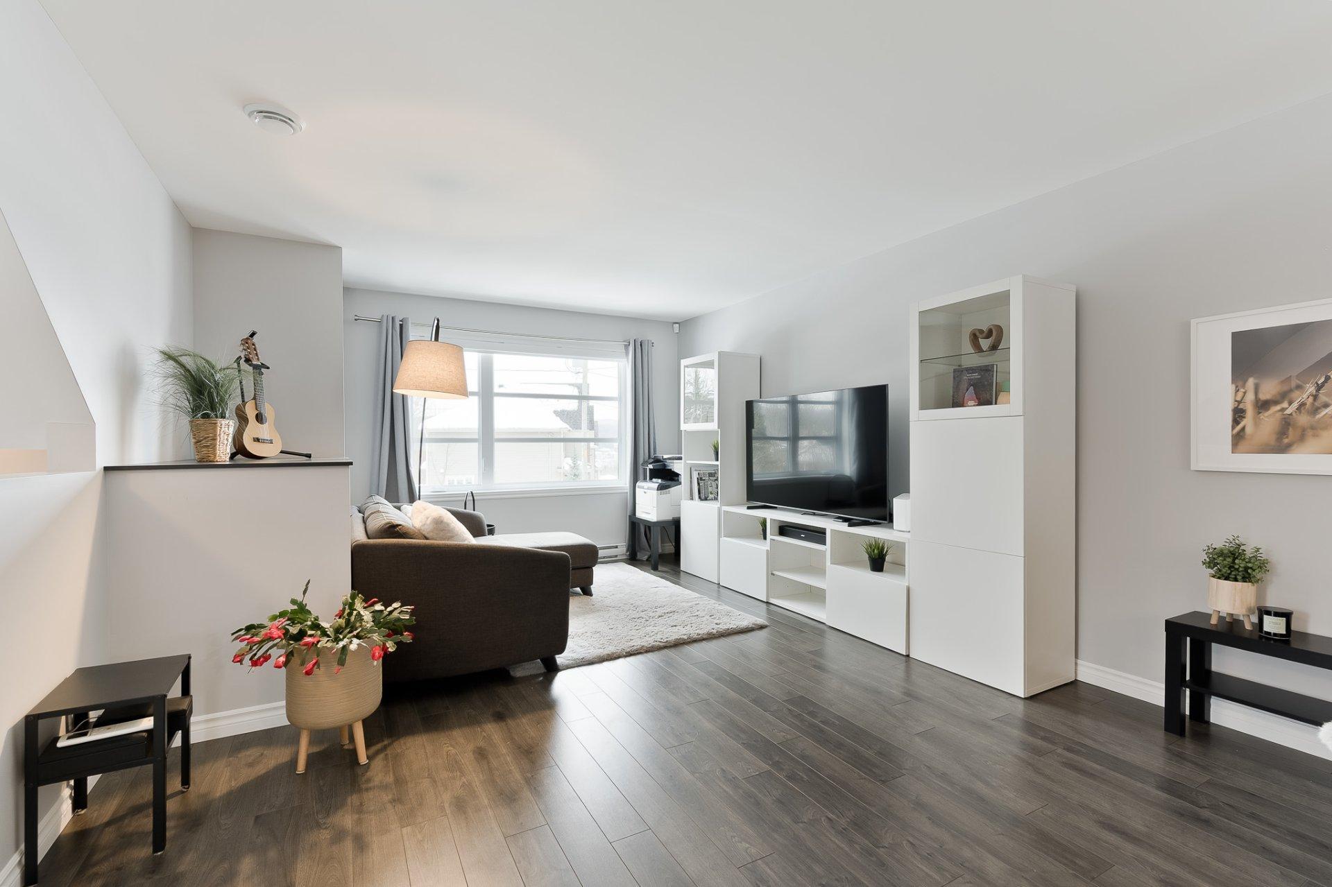 









1956


Rue du Chèvrefeuille

,
Sherbrooke (Fleurimont),




QC
J1E0J5

