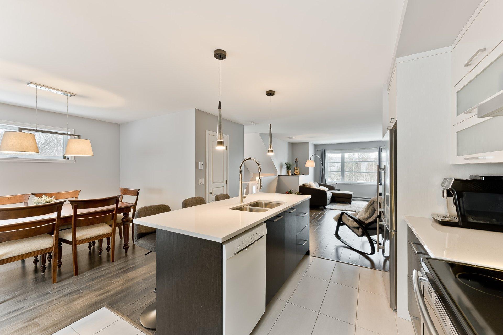 









1956


Rue du Chèvrefeuille

,
Sherbrooke (Fleurimont),




QC
J1E0J5

