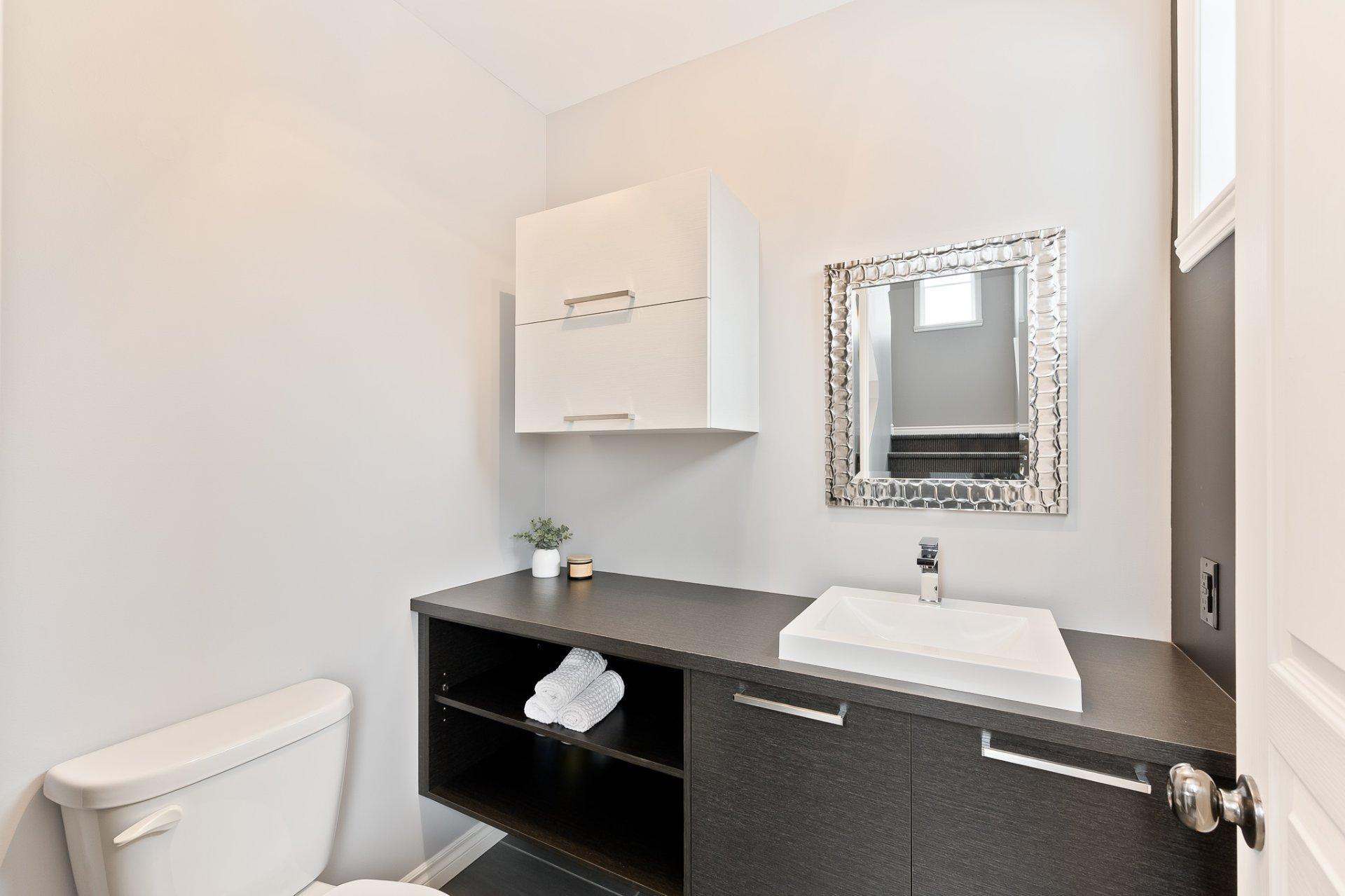 









1956


Rue du Chèvrefeuille

,
Sherbrooke (Fleurimont),




QC
J1E0J5

