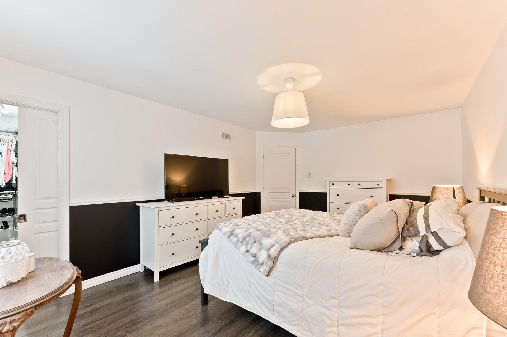 









1956


Rue du Chèvrefeuille

,
Sherbrooke (Fleurimont),




QC
J1E0J5

