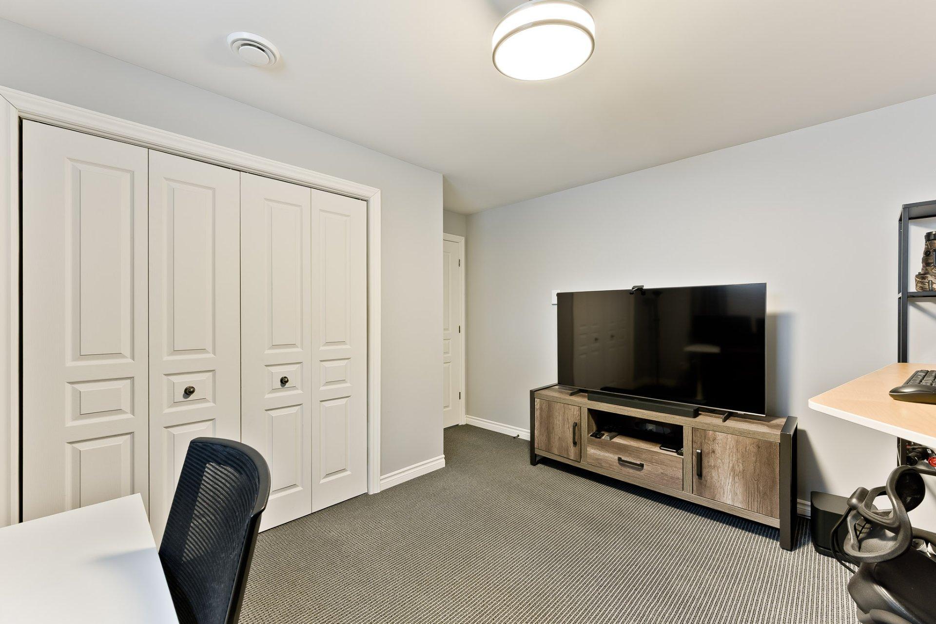 









1956


Rue du Chèvrefeuille

,
Sherbrooke (Fleurimont),




QC
J1E0J5

