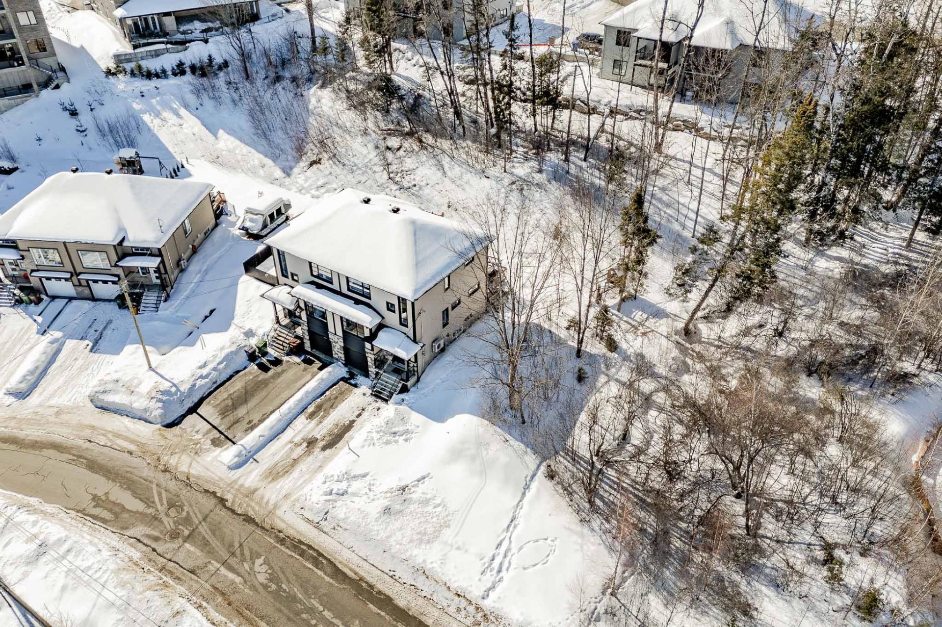 









1956


Rue du Chèvrefeuille

,
Sherbrooke (Fleurimont),




QC
J1E0J5

