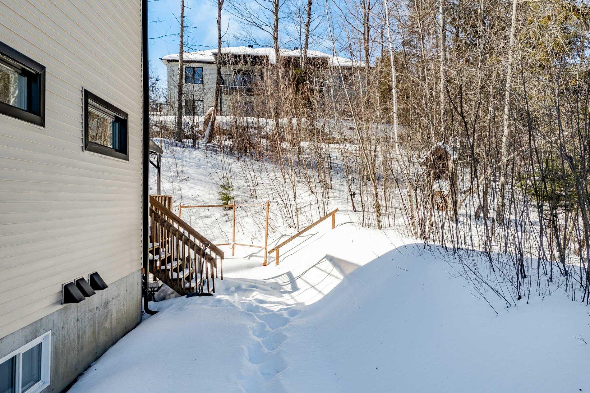 









1956


Rue du Chèvrefeuille

,
Sherbrooke (Fleurimont),




QC
J1E0J5

