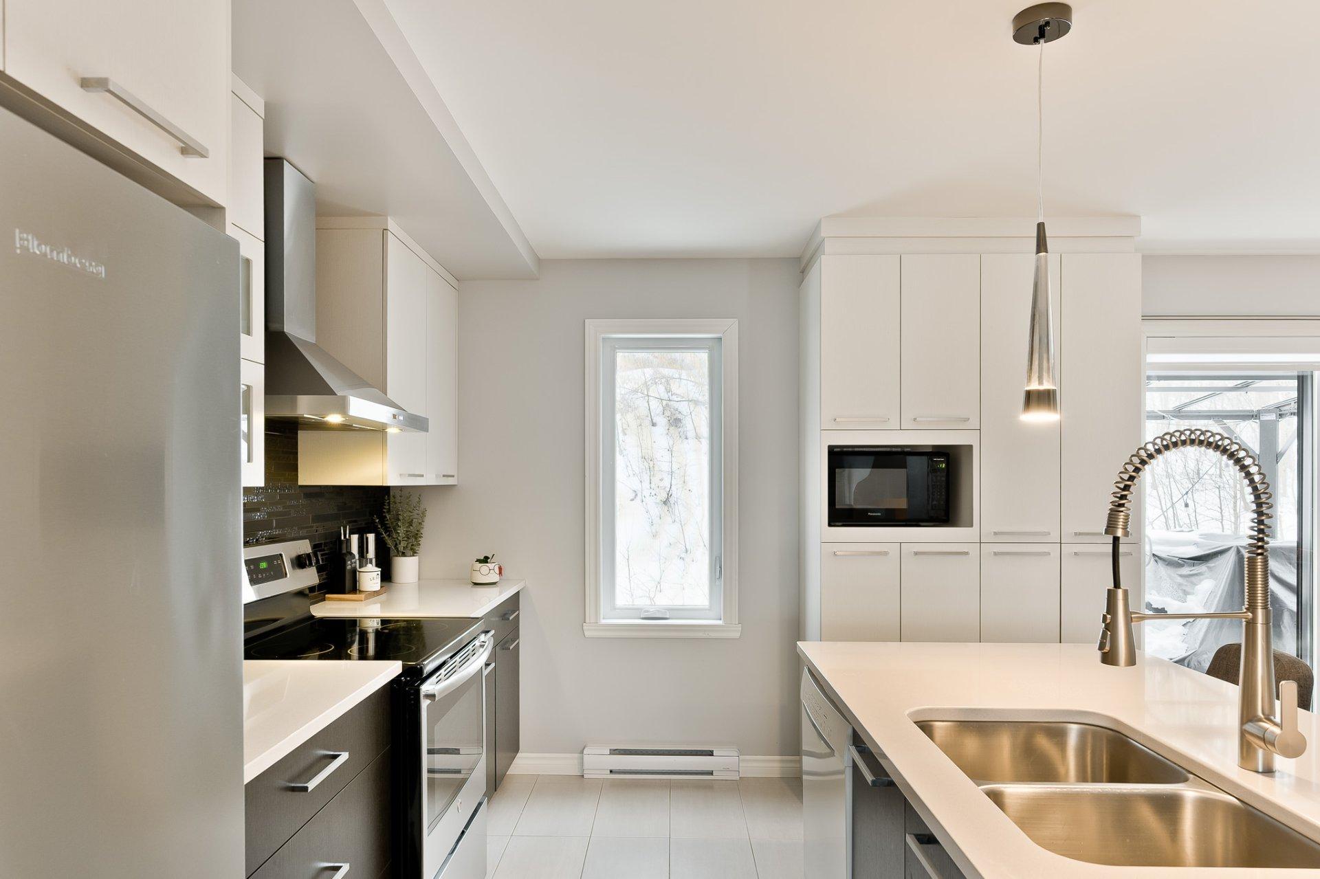 









1956


Rue du Chèvrefeuille

,
Sherbrooke (Fleurimont),




QC
J1E0J5

