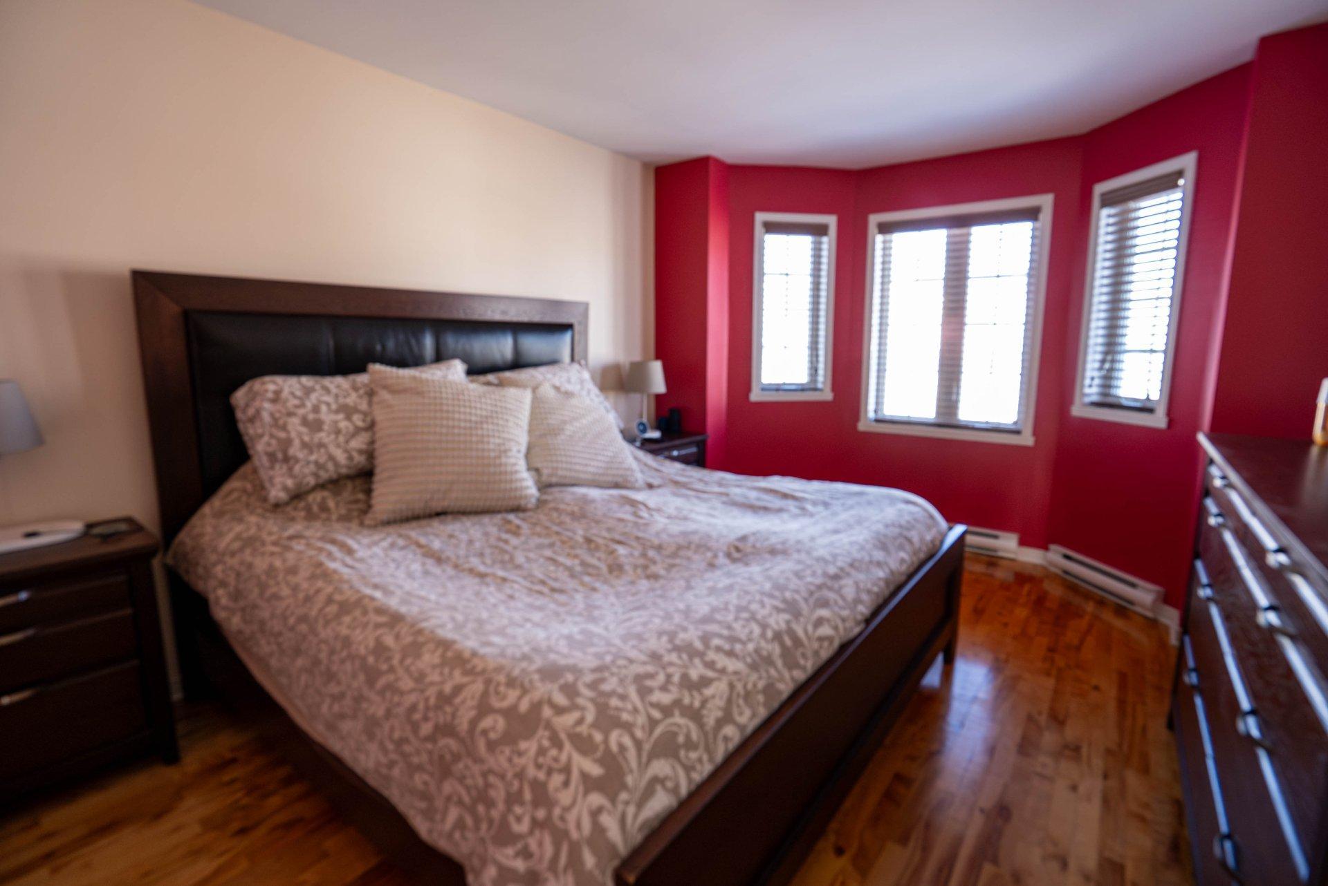 









933


Av. Marc-Aurèle-Fortin

,
Laval (Sainte-Rose),




QC
H7L6H7

