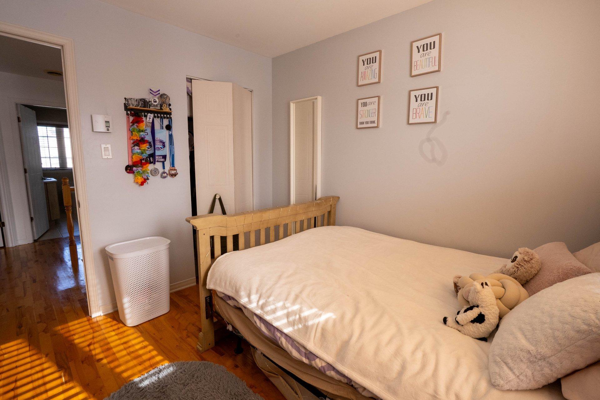 









933


Av. Marc-Aurèle-Fortin

,
Laval (Sainte-Rose),




QC
H7L6H7

