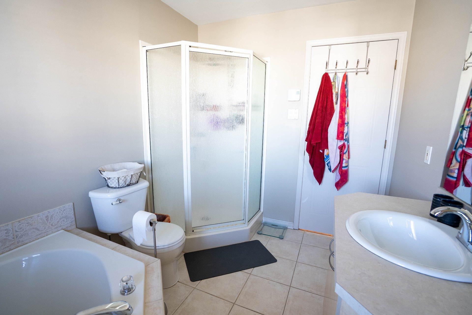 









933


Av. Marc-Aurèle-Fortin

,
Laval (Sainte-Rose),




QC
H7L6H7

