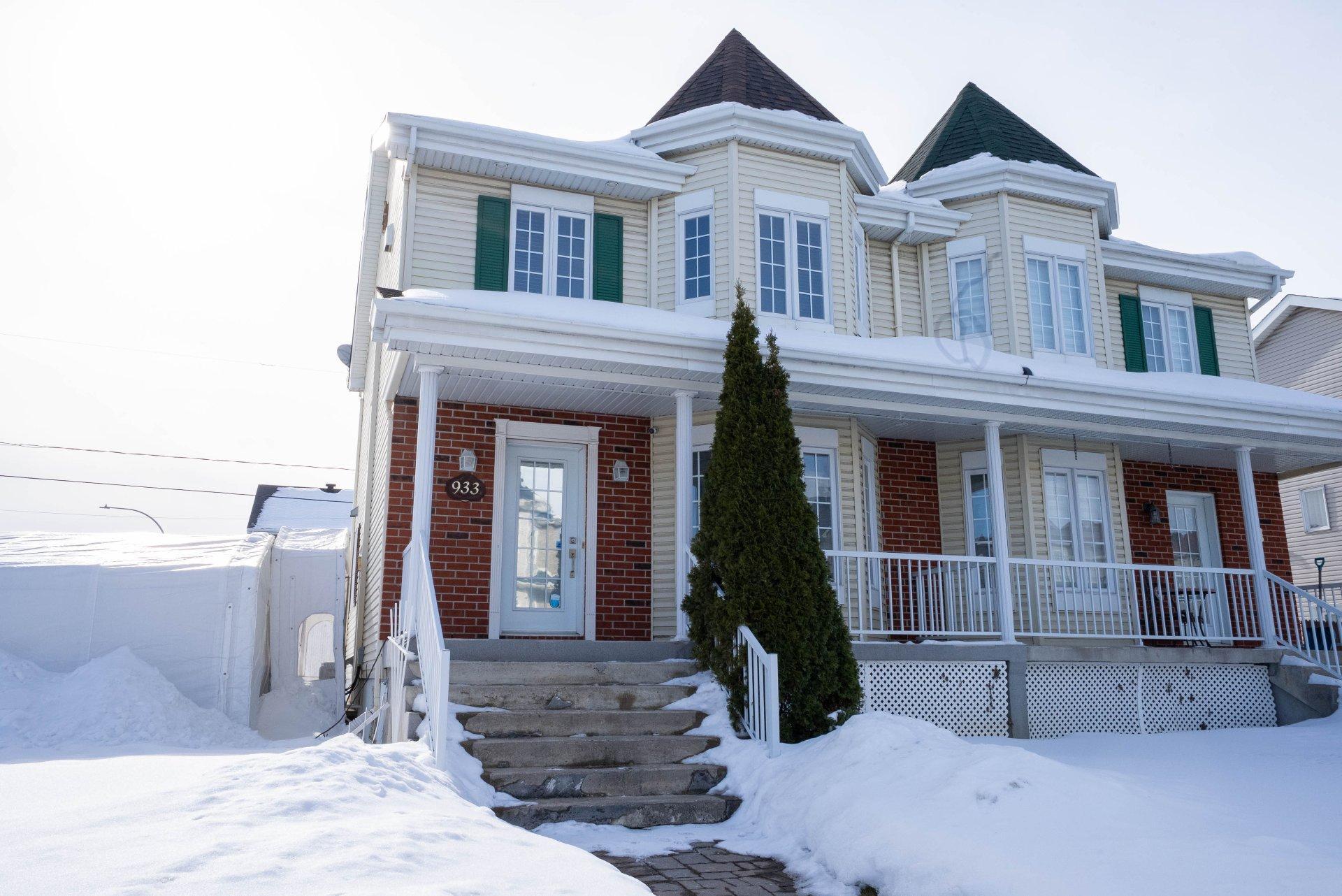 









933


Av. Marc-Aurèle-Fortin

,
Laval (Sainte-Rose),




QC
H7L6H7

