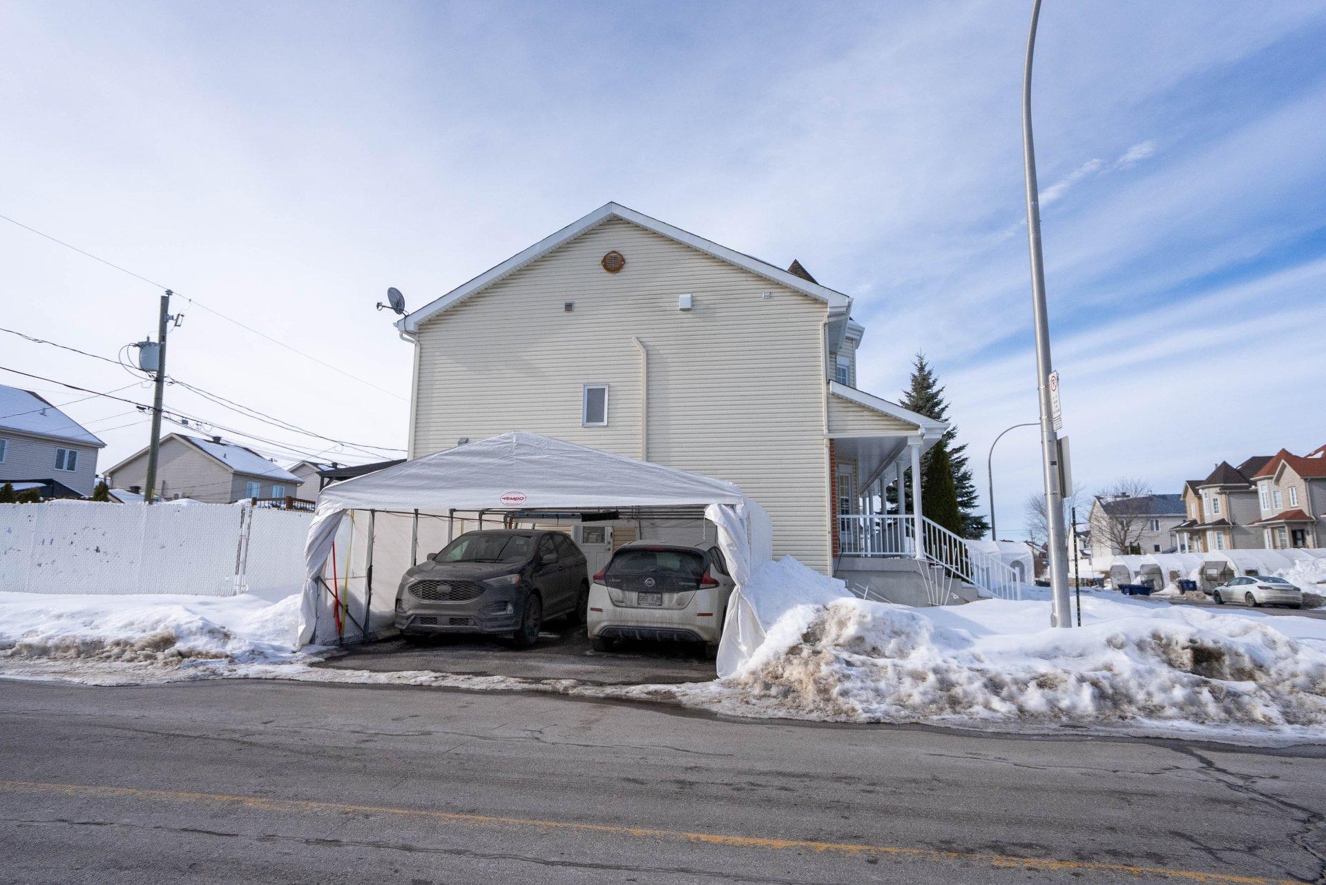 









933


Av. Marc-Aurèle-Fortin

,
Laval (Sainte-Rose),




QC
H7L6H7

