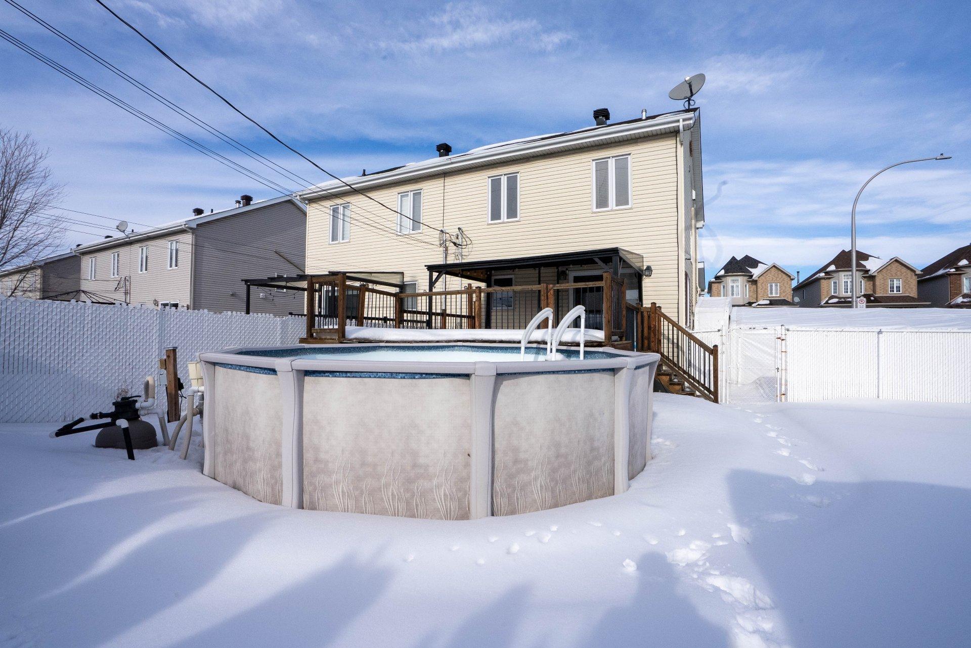 









933


Av. Marc-Aurèle-Fortin

,
Laval (Sainte-Rose),




QC
H7L6H7

