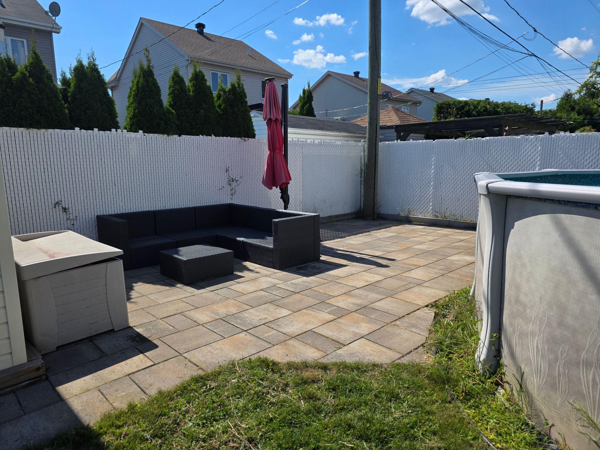 









933


Av. Marc-Aurèle-Fortin

,
Laval (Sainte-Rose),




QC
H7L6H7

