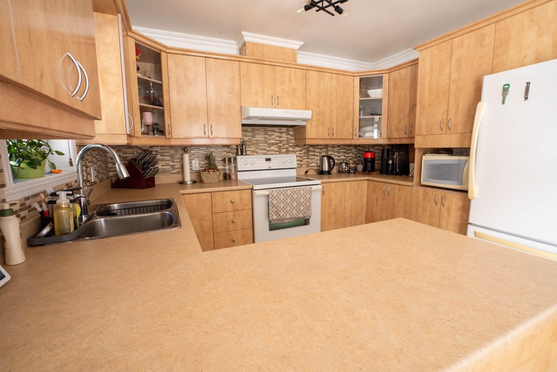 









933


Av. Marc-Aurèle-Fortin

,
Laval (Sainte-Rose),




QC
H7L6H7

