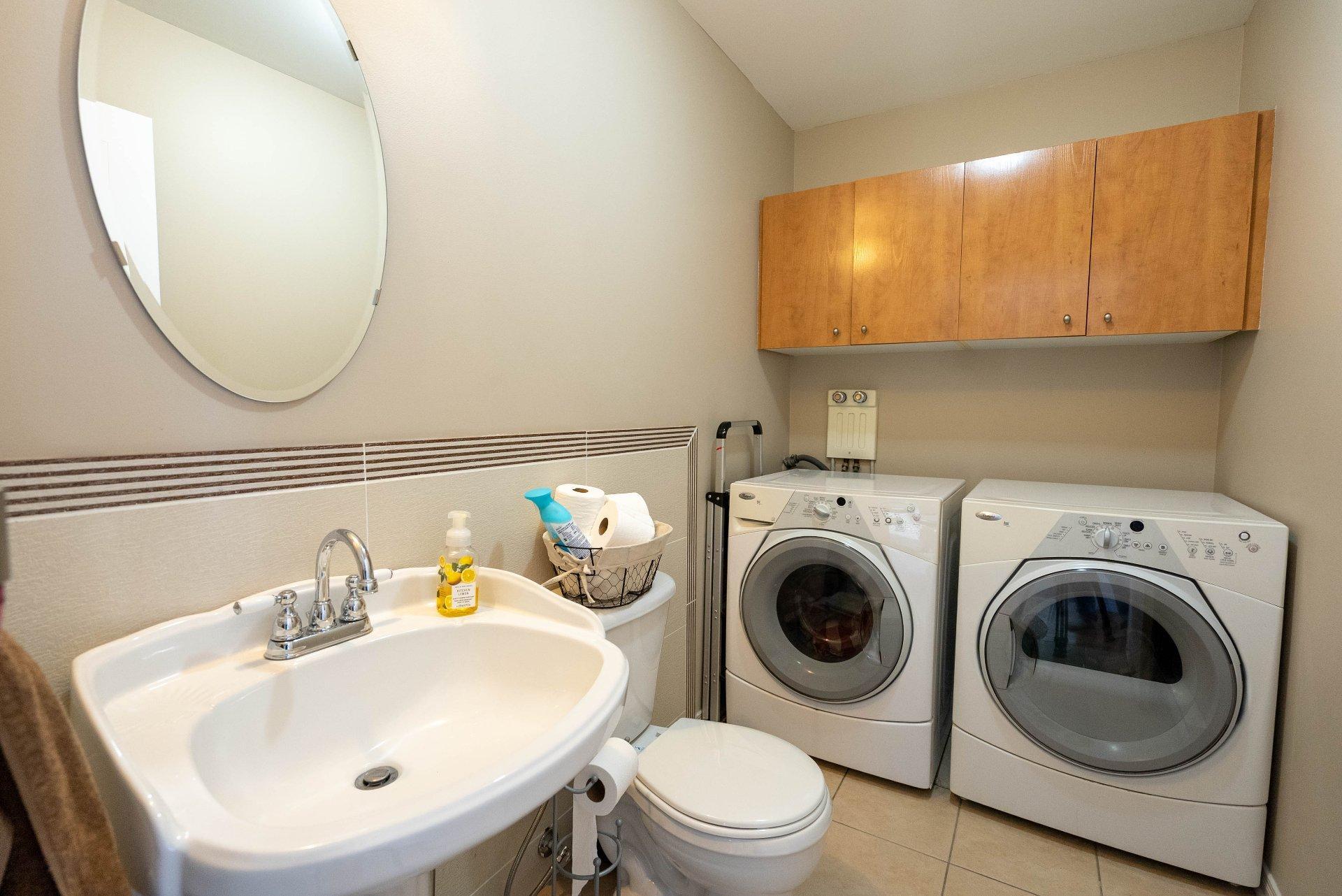 









933


Av. Marc-Aurèle-Fortin

,
Laval (Sainte-Rose),




QC
H7L6H7

