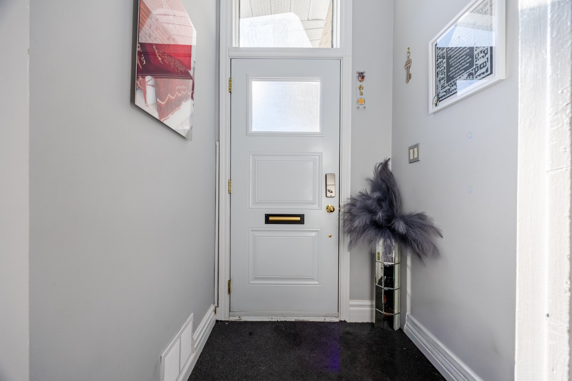 









5741


Av. Blossom

,
Côte-Saint-Luc,




QC
H4W2T2

