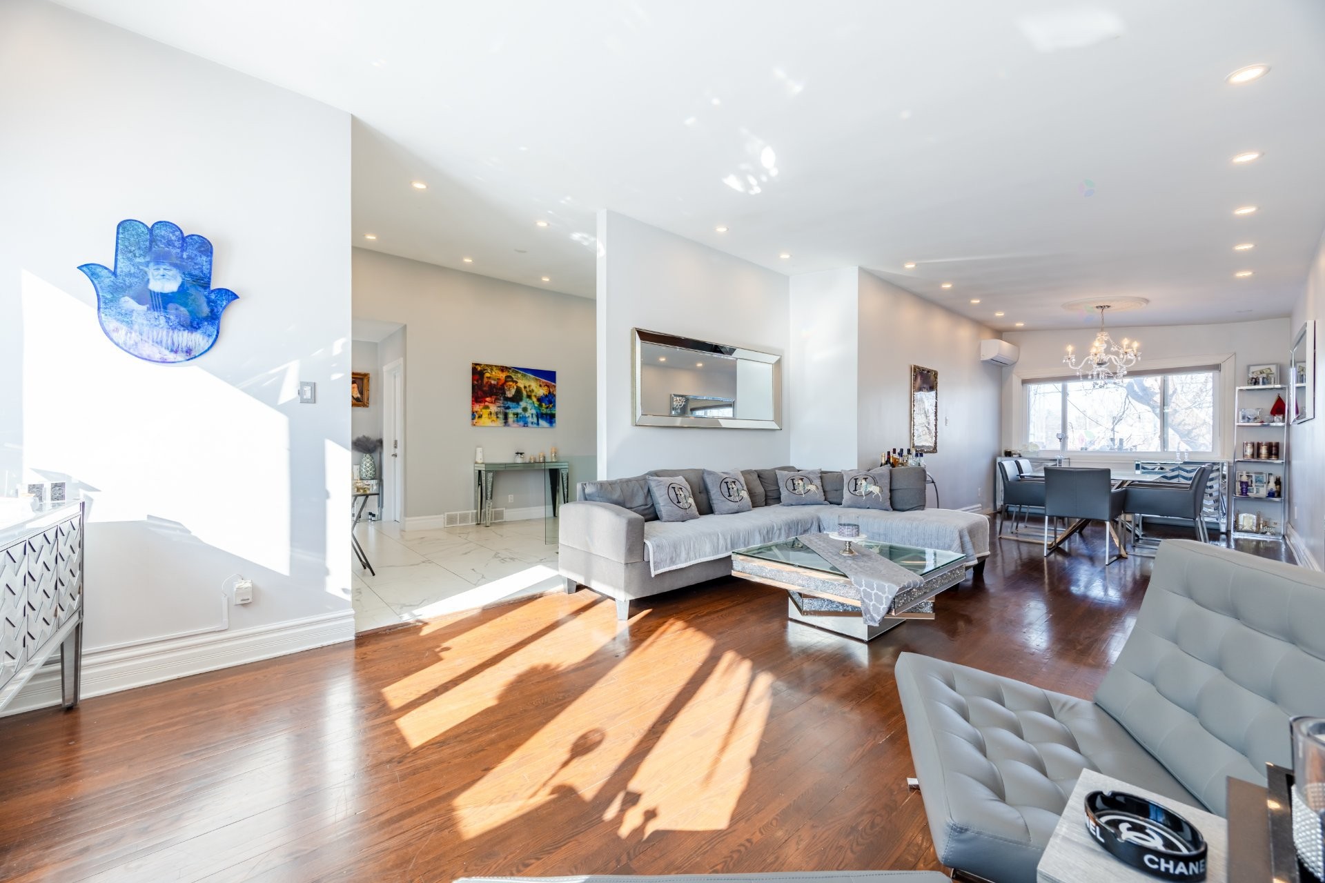 









5741


Av. Blossom

,
Côte-Saint-Luc,




QC
H4W2T2

