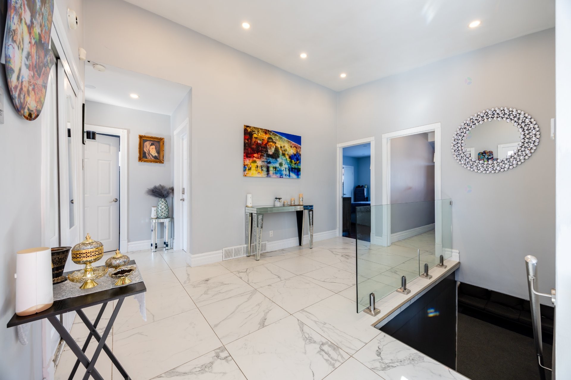 









5741


Av. Blossom

,
Côte-Saint-Luc,




QC
H4W2T2

