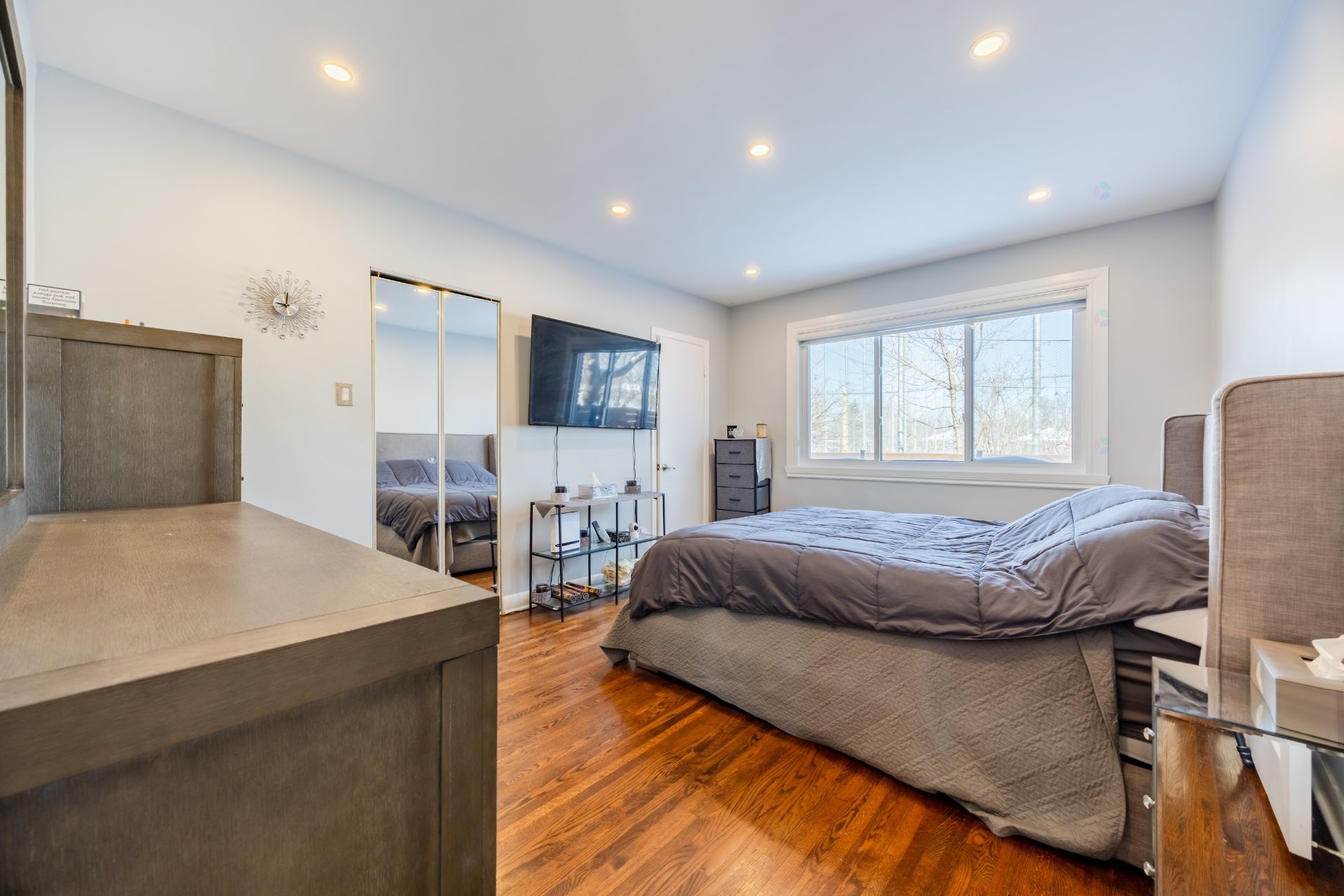 









5741


Av. Blossom

,
Côte-Saint-Luc,




QC
H4W2T2

