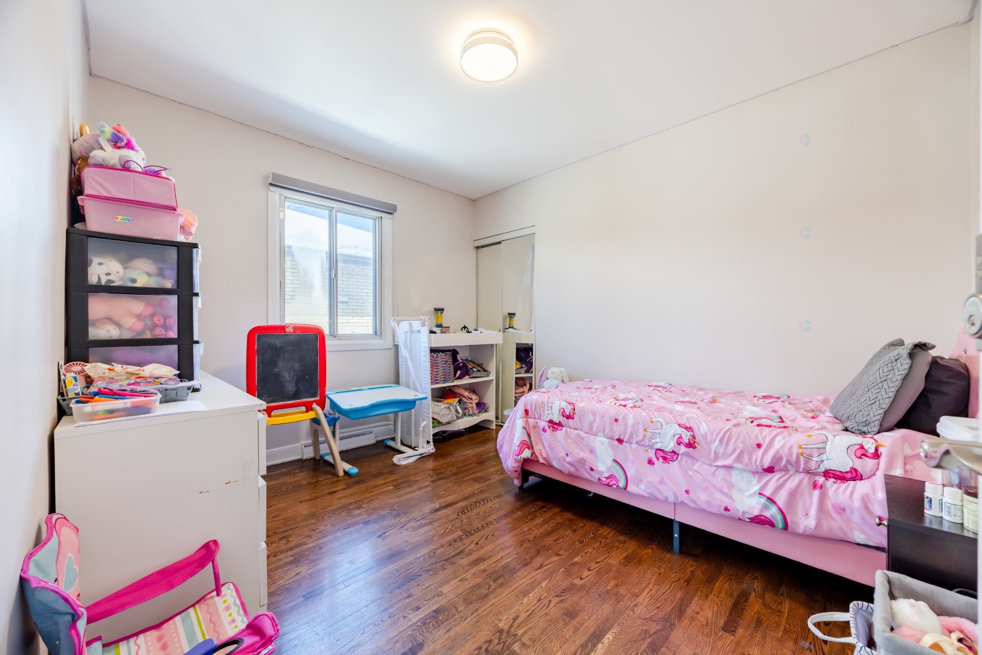 









5741


Av. Blossom

,
Côte-Saint-Luc,




QC
H4W2T2

