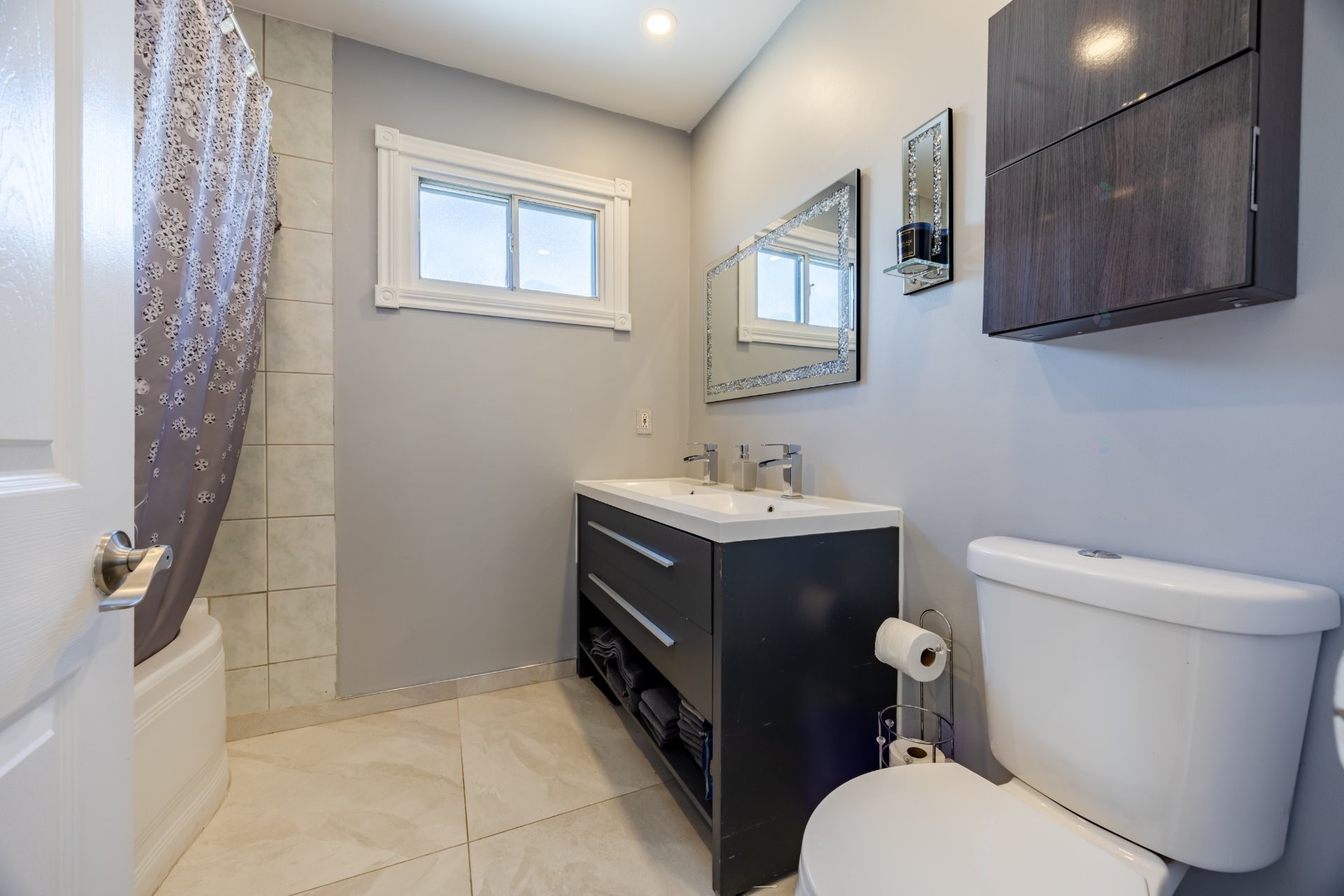 









5741


Av. Blossom

,
Côte-Saint-Luc,




QC
H4W2T2

