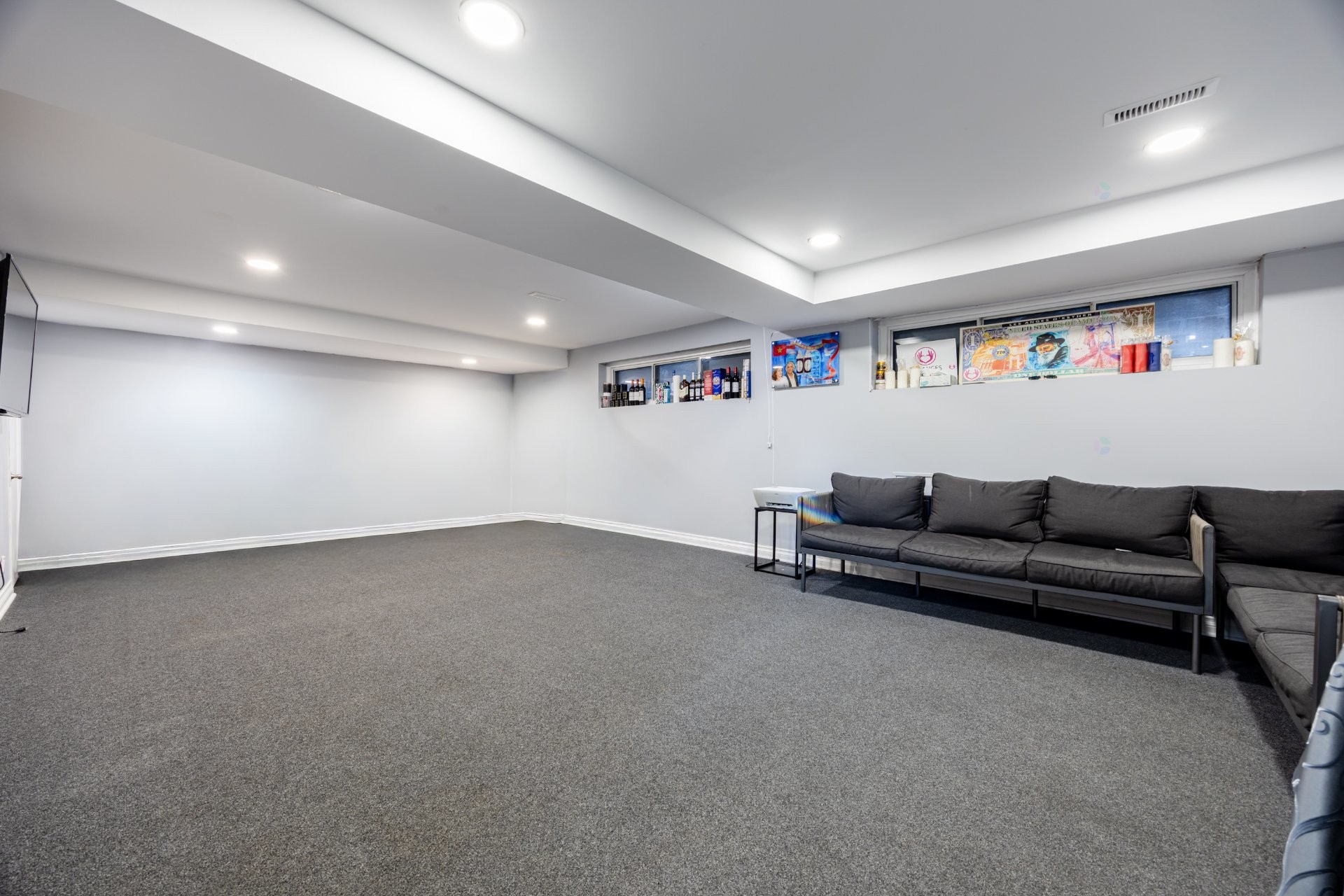 









5741


Av. Blossom

,
Côte-Saint-Luc,




QC
H4W2T2

