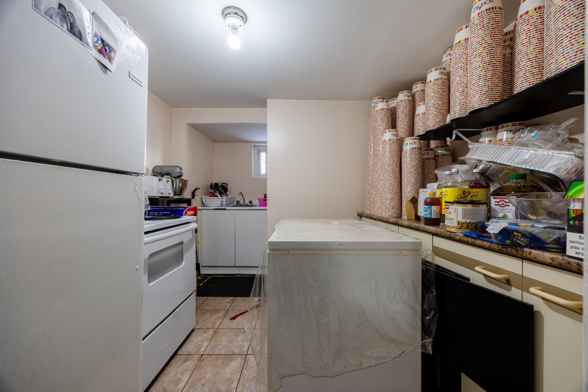 









5741


Av. Blossom

,
Côte-Saint-Luc,




QC
H4W2T2

