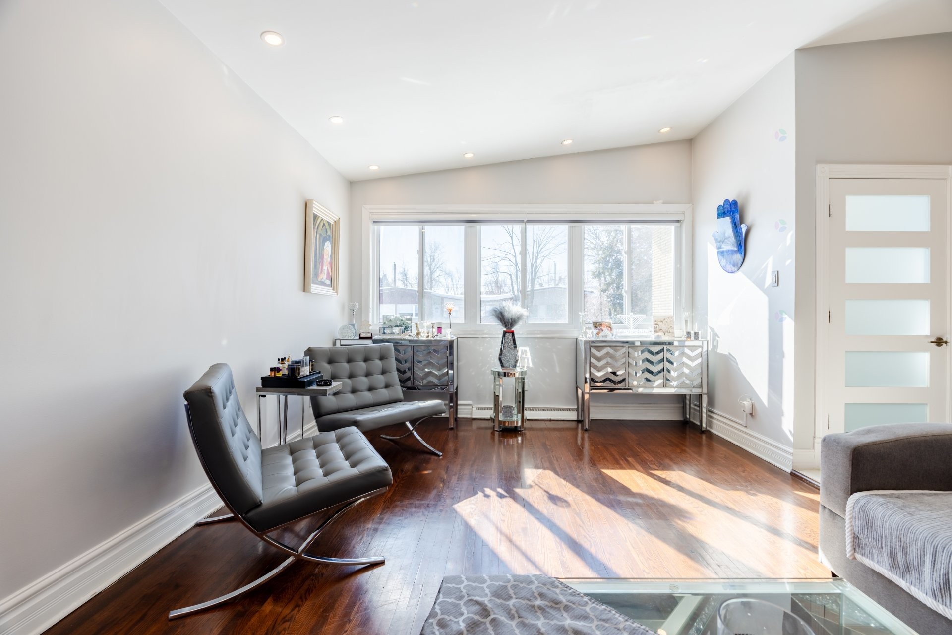 









5741


Av. Blossom

,
Côte-Saint-Luc,




QC
H4W2T2

