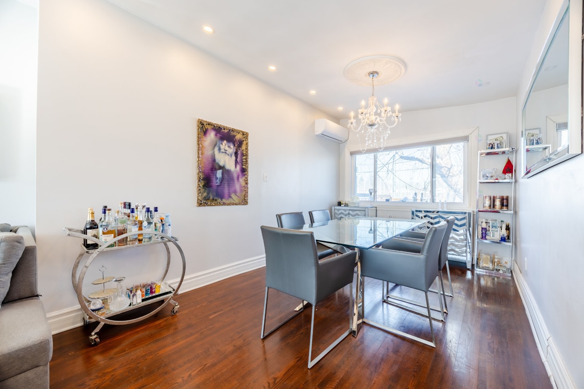 









5741


Av. Blossom

,
Côte-Saint-Luc,




QC
H4W2T2

