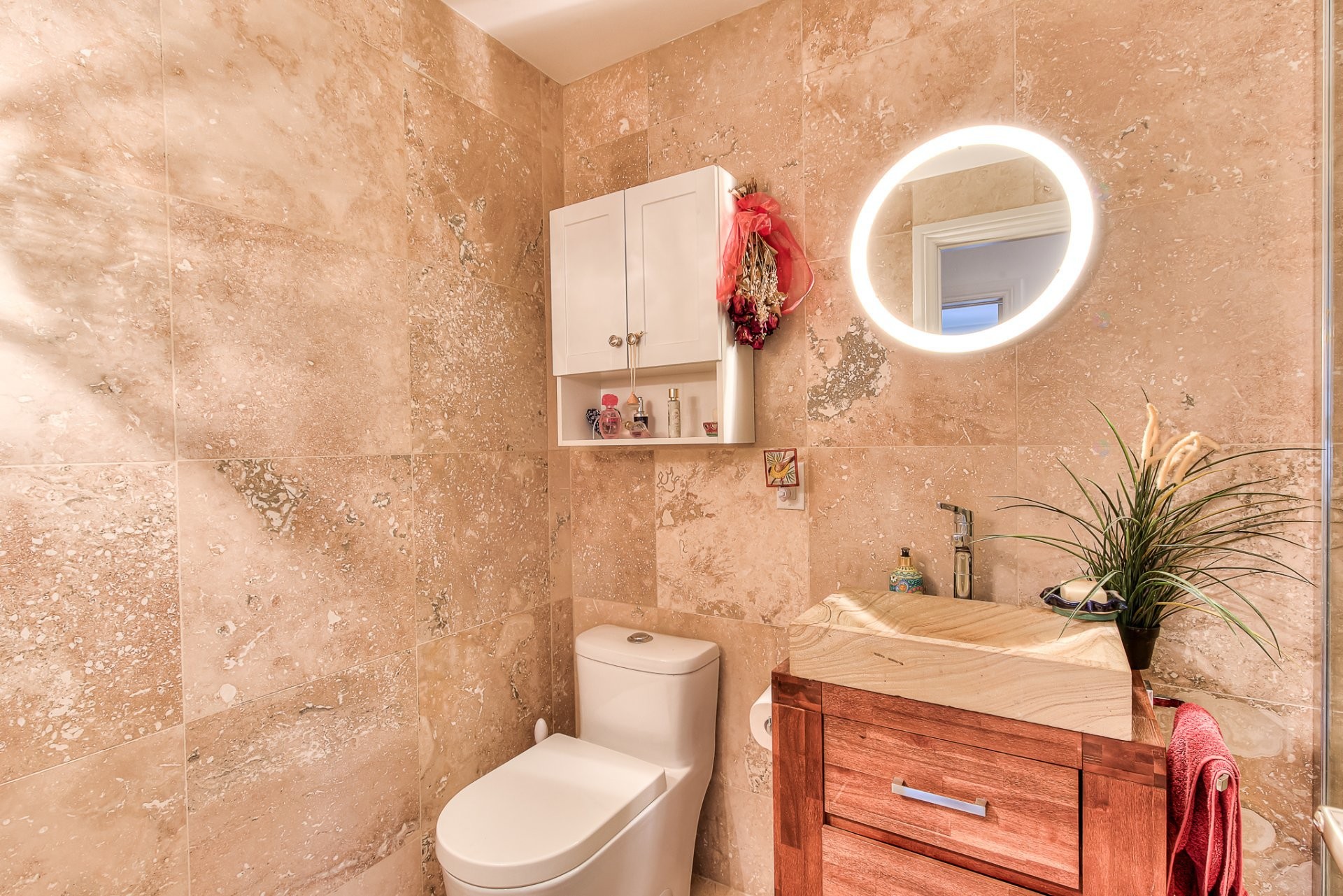 









5485


Av. Earnscliffe

,
Montréal (Côte-des-Neiges/Notre-Dame-de-Grâce),




QC
H3X2P8

