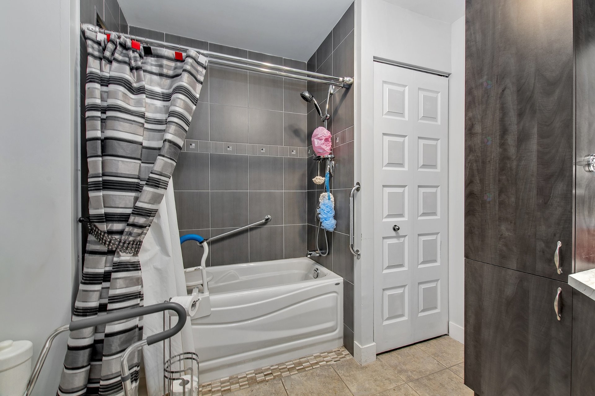 









2333


Rue de l'Hortensia

, 103,
Terrebonne (La Plaine),




QC
J7M2E4

