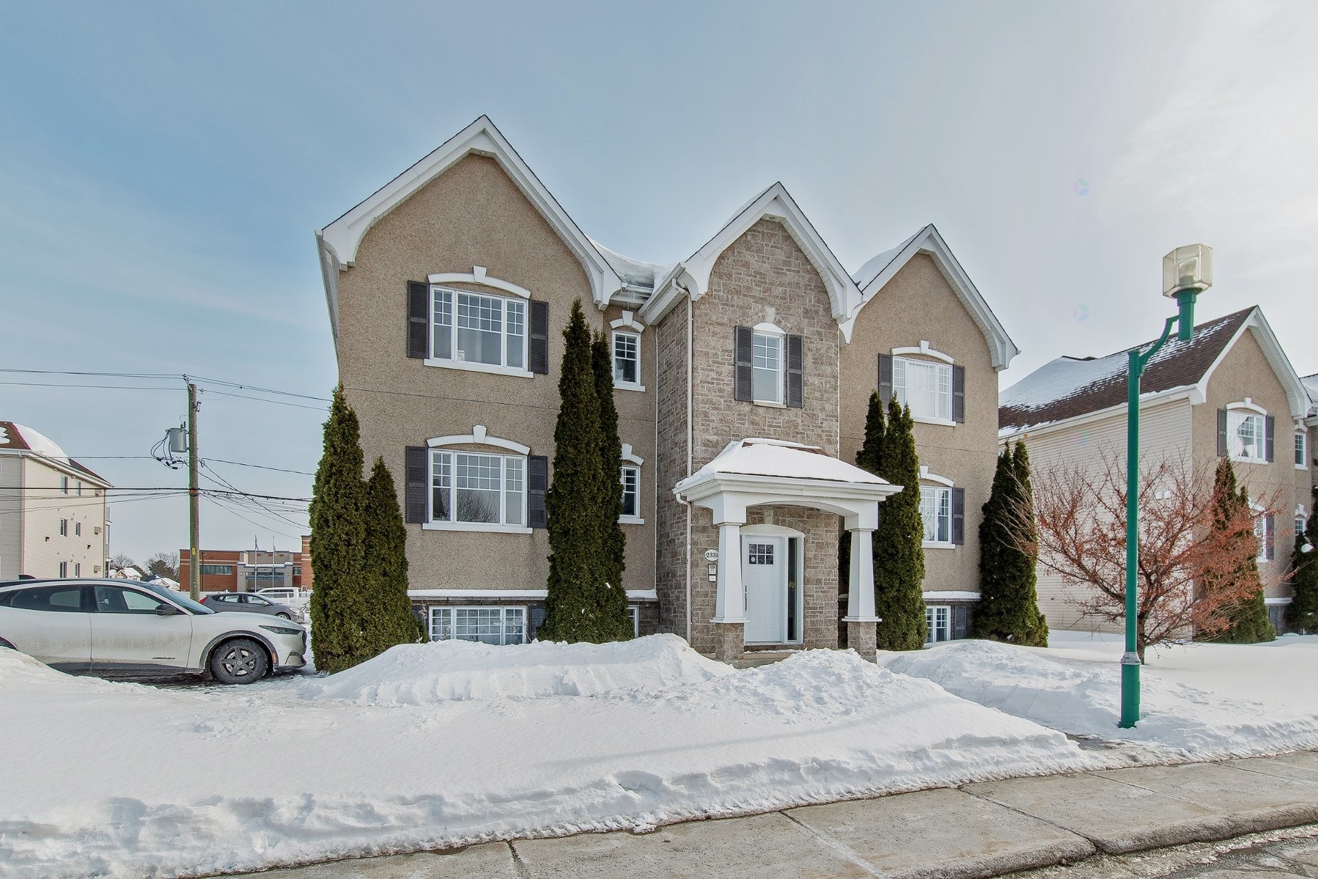 









2333


Rue de l'Hortensia

, 103,
Terrebonne (La Plaine),




QC
J7M2E4

