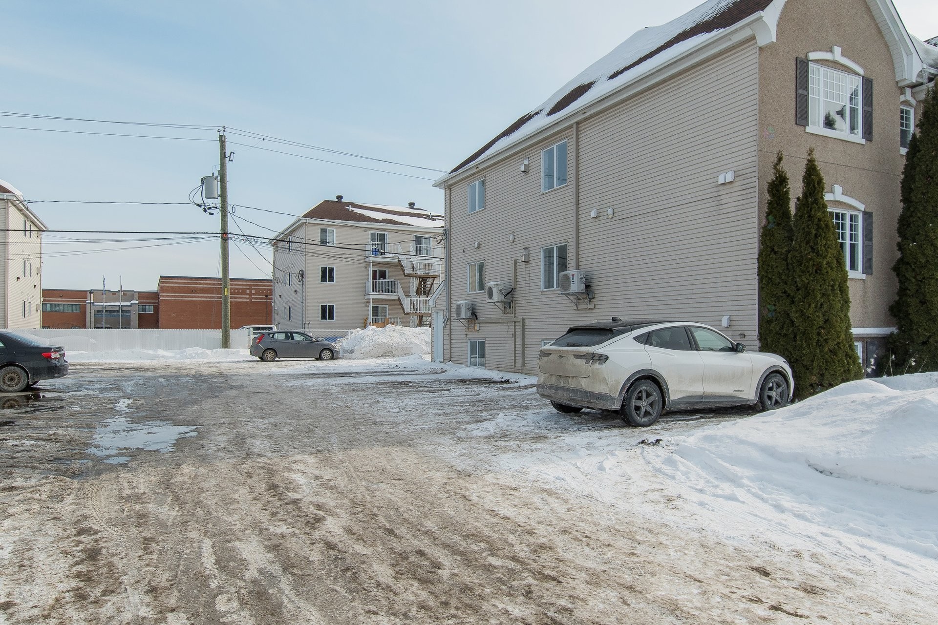 









2333


Rue de l'Hortensia

, 103,
Terrebonne (La Plaine),




QC
J7M2E4

