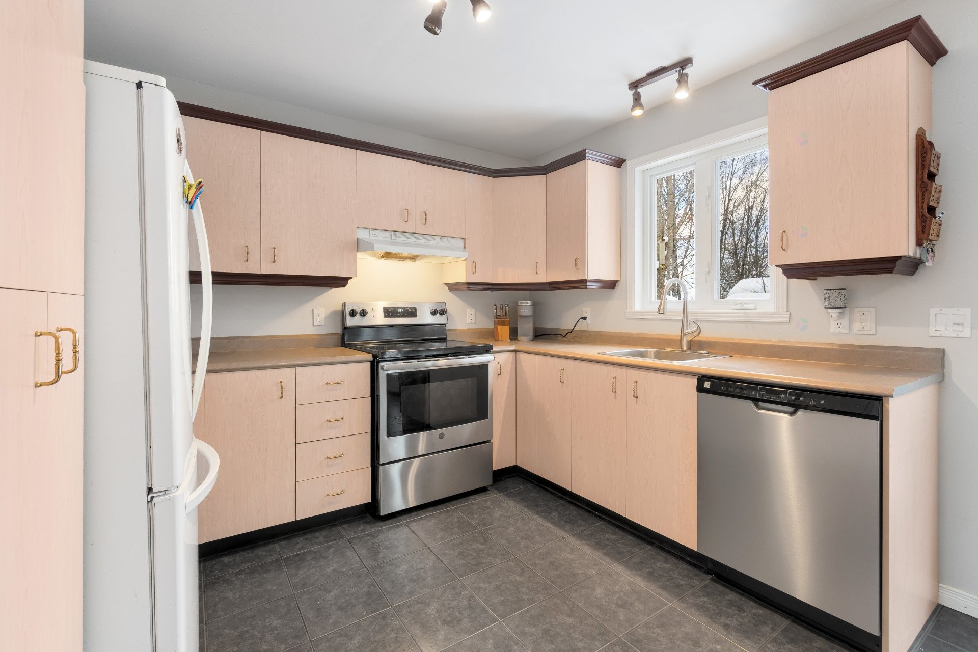 









1208


Rue Boisvert

,
Sherbrooke (Brompton/Rock Forest/Saint-Élie/Deauville),




QC
J1R0L9

