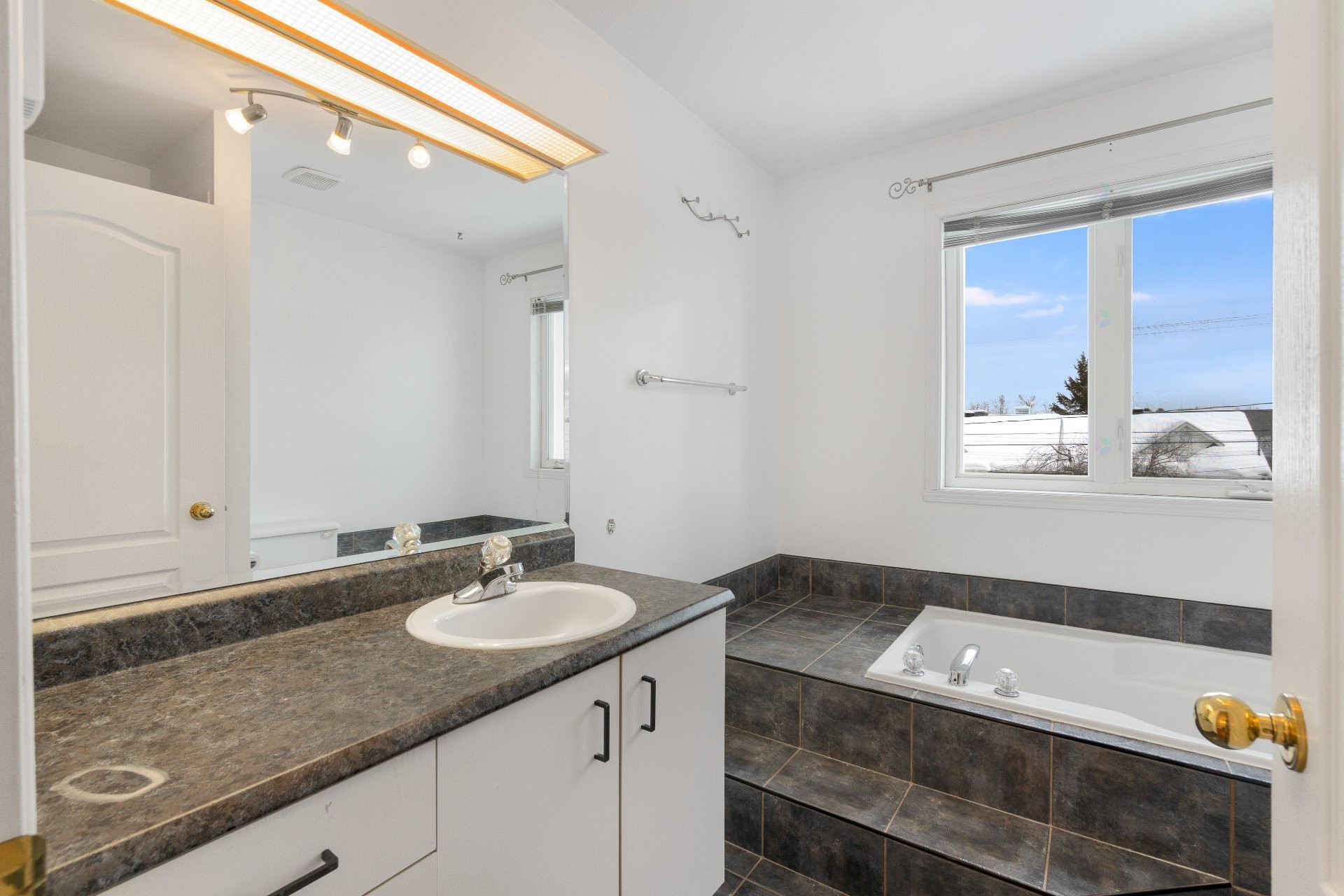 









1208


Rue Boisvert

,
Sherbrooke (Brompton/Rock Forest/Saint-Élie/Deauville),




QC
J1R0L9

