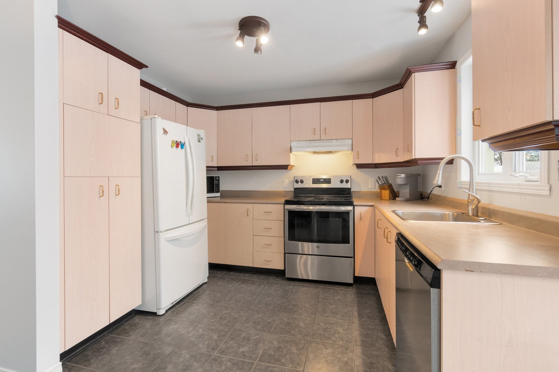 









1208


Rue Boisvert

,
Sherbrooke (Brompton/Rock Forest/Saint-Élie/Deauville),




QC
J1R0L9

