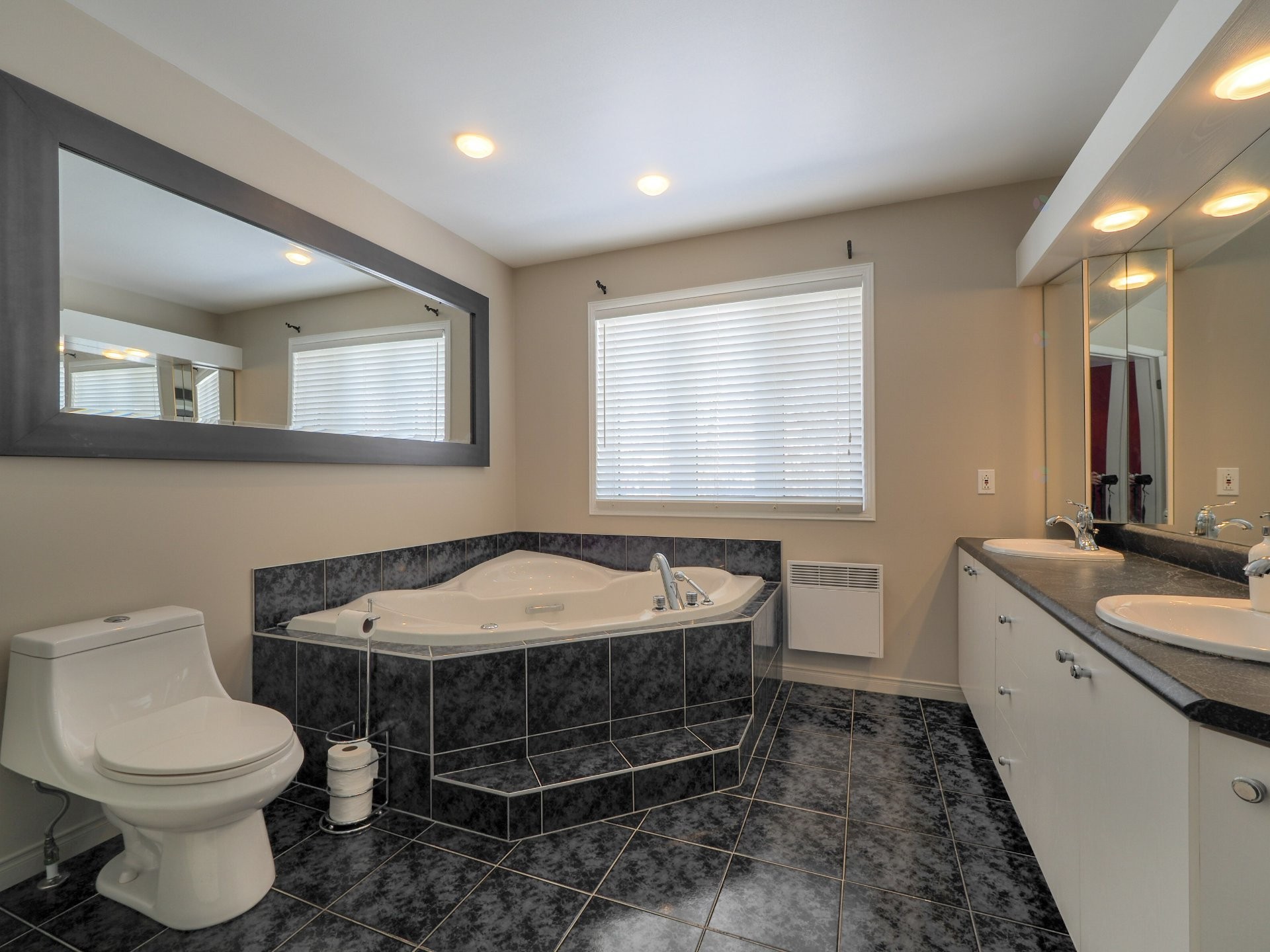 









2040


Rue Adrienne-Choquette

,
Trois-Rivières,




QC
G8Y7B8

