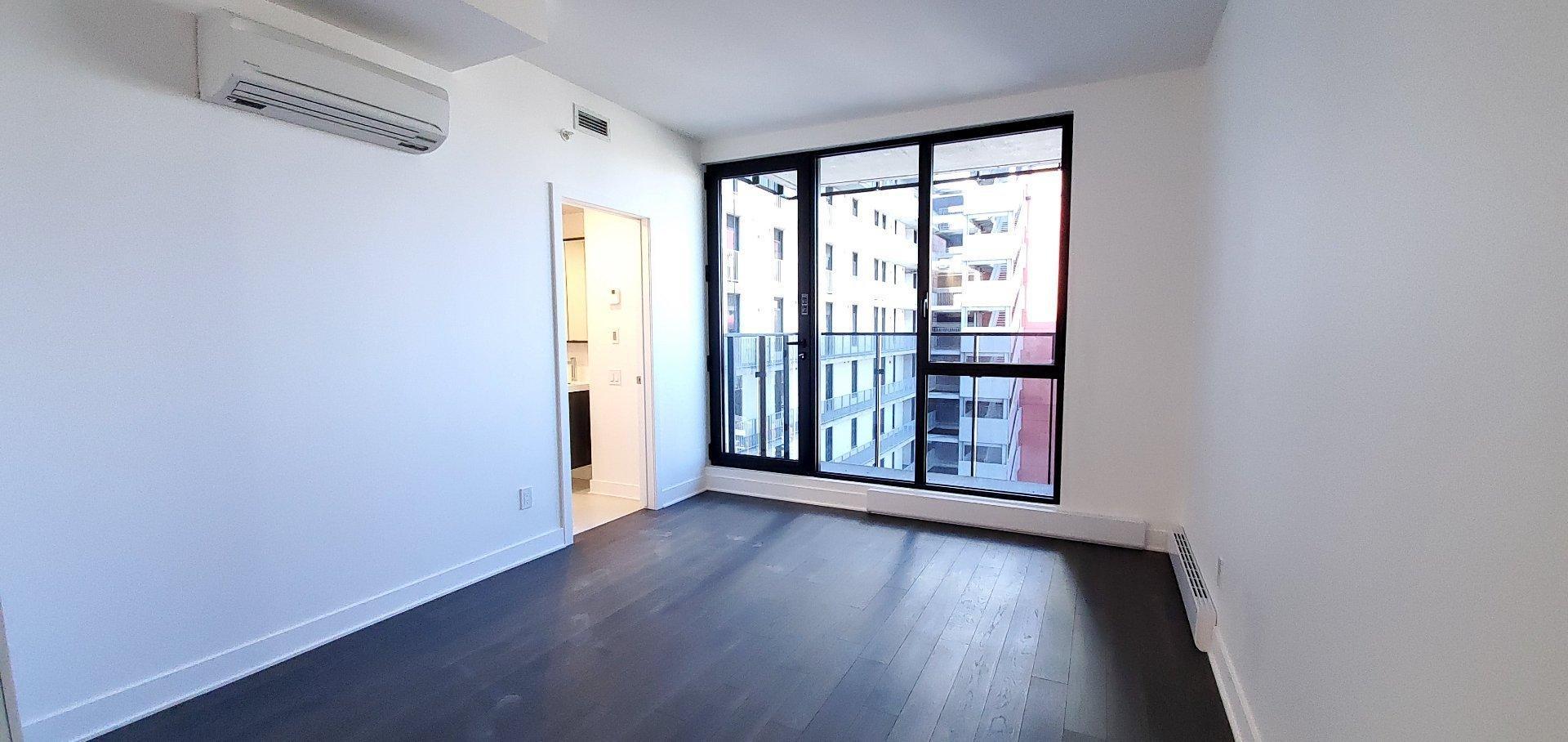 









1


Boul. De Maisonneuve O.

, 1015,
Montréal (Ville-Marie),




QC
H2X0E3

