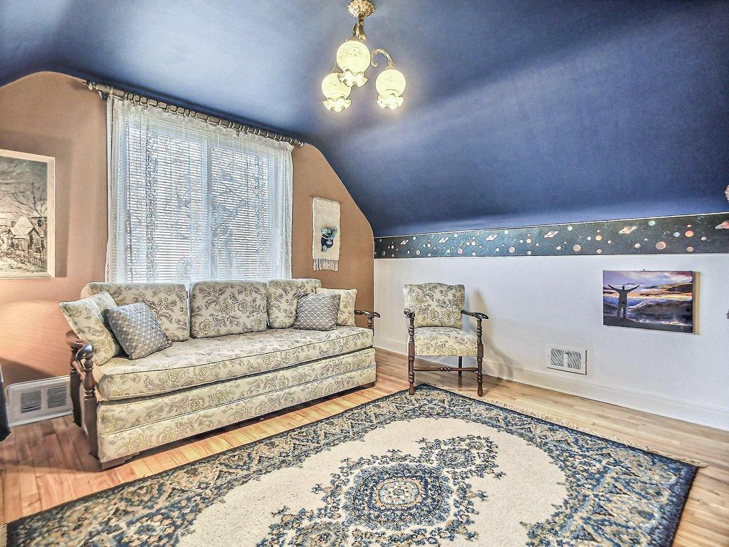 









197


Boul. Montclair

,
Hull (Gatineau),




QC
J8Y2G8

