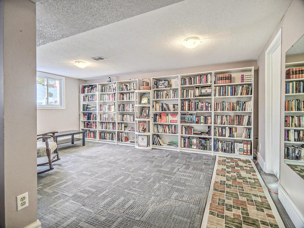 









197


Boul. Montclair

,
Hull (Gatineau),




QC
J8Y2G8

