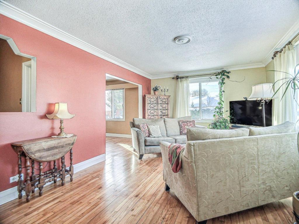 









197


Boul. Montclair

,
Hull (Gatineau),




QC
J8Y2G8

