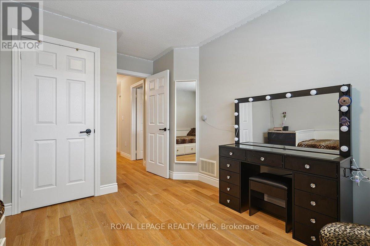 












5300 PALMETTO PLACE

,
Mississauga,




Ontario
L5M0C7

