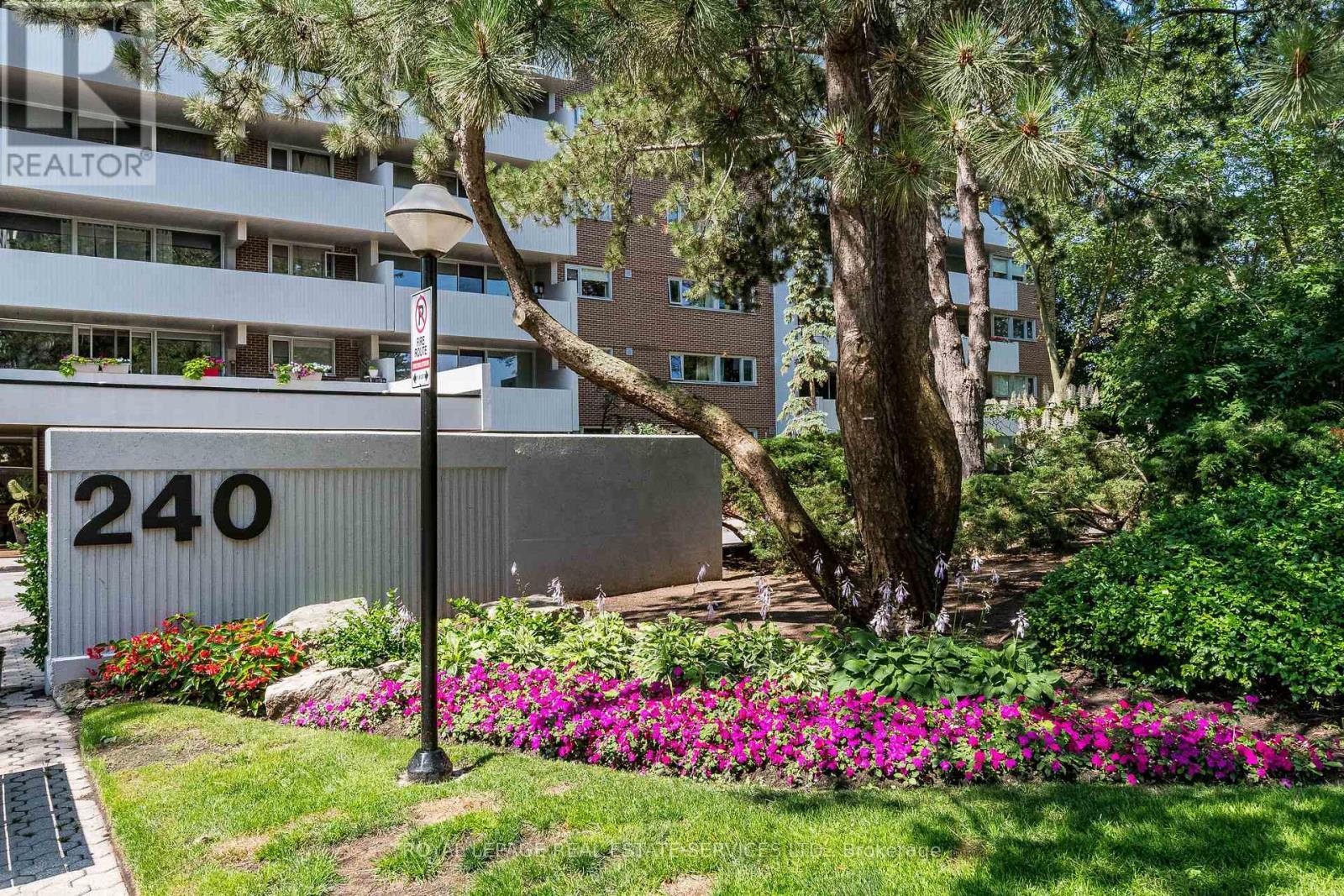 












1304 - 240 SCARLETT ROAD

,
Toronto,




Ontario
M6N4X4

