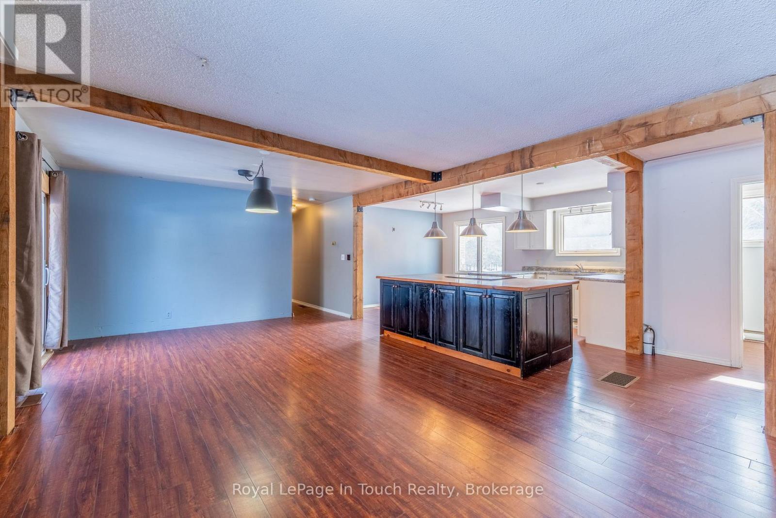












440 CONCESSION RD 16 CONCESSION E

,
Tiny,




Ontario
L9M0P1

