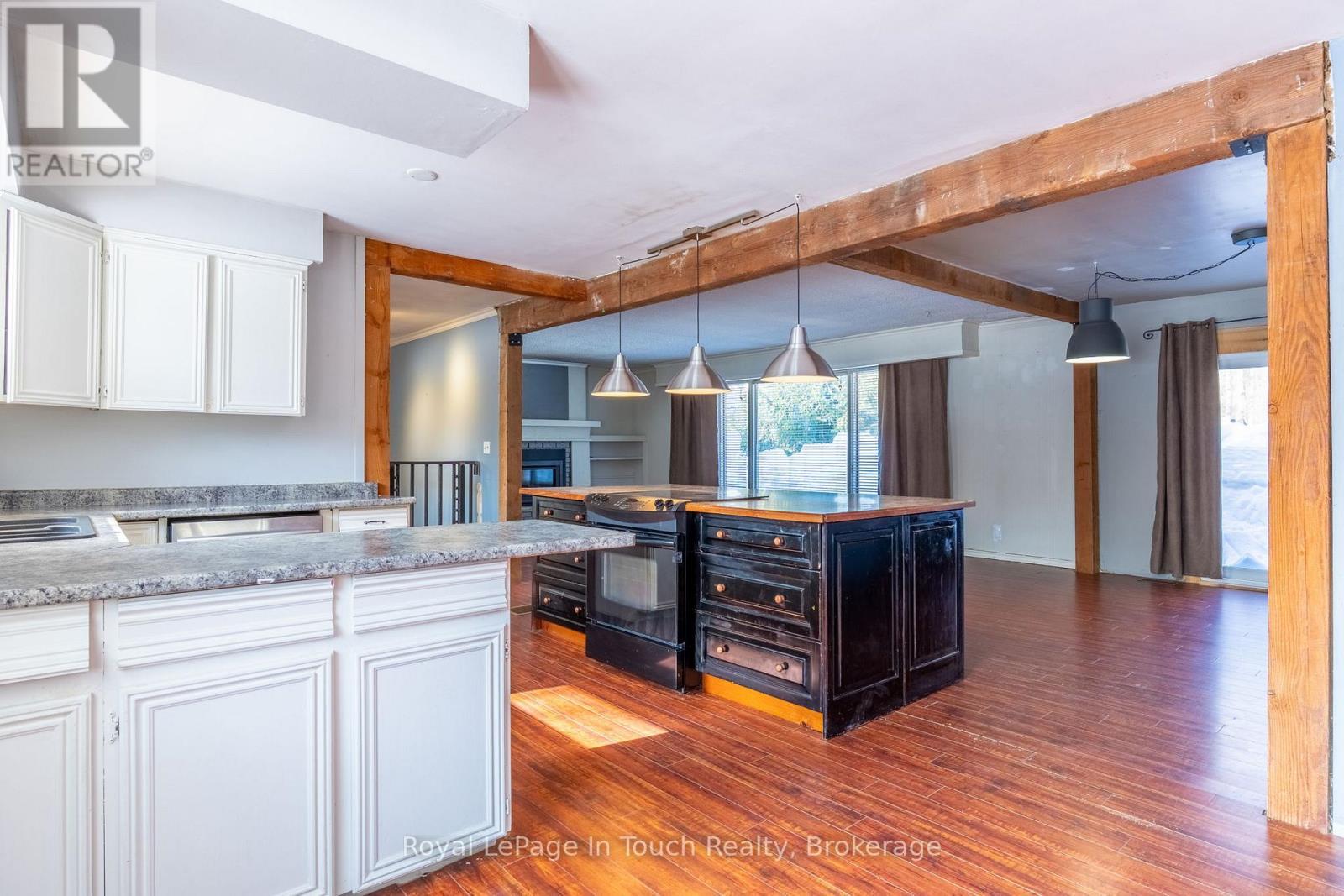 












440 CONCESSION RD 16 CONCESSION E

,
Tiny,




Ontario
L9M0P1

