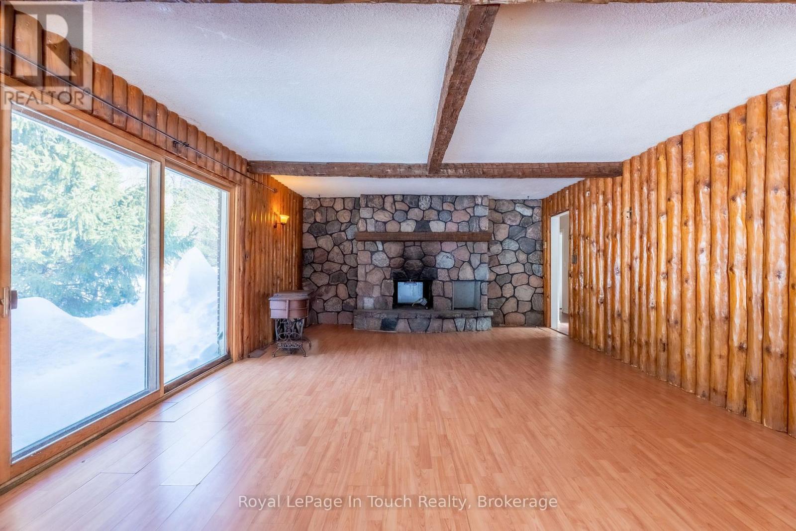 












440 CONCESSION RD 16 CONCESSION E

,
Tiny,




Ontario
L9M0P1


