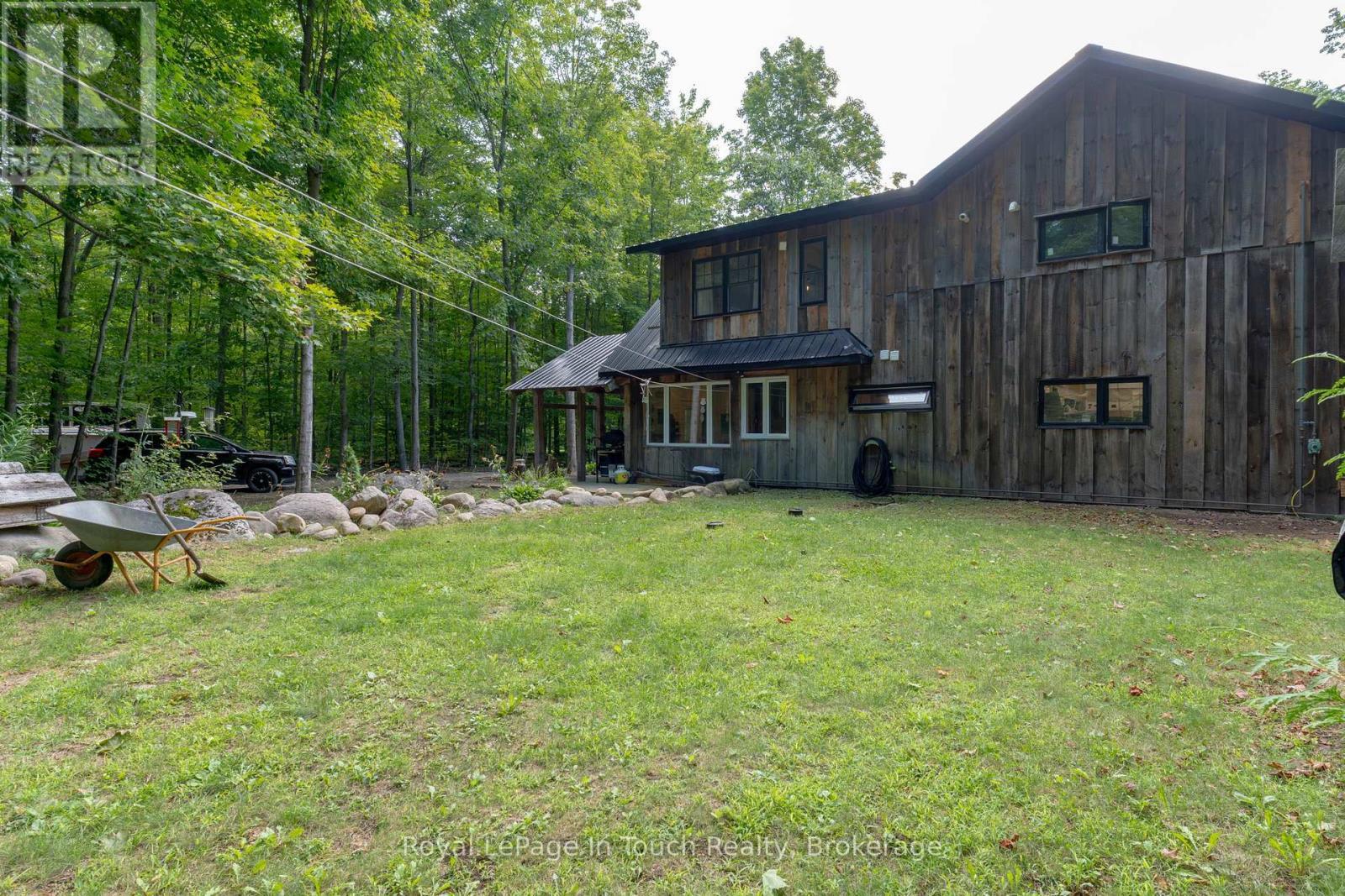 












440 CONCESSION RD 16 CONCESSION E

,
Tiny,




Ontario
L9M0P1

