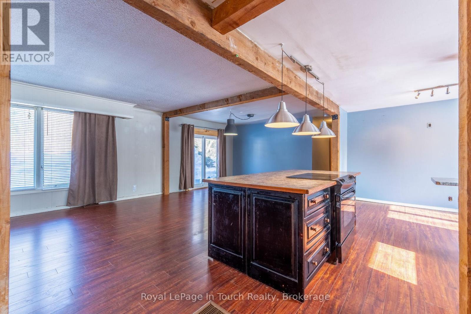 












440 CONCESSION RD 16 CONCESSION E

,
Tiny,




Ontario
L9M0P1

