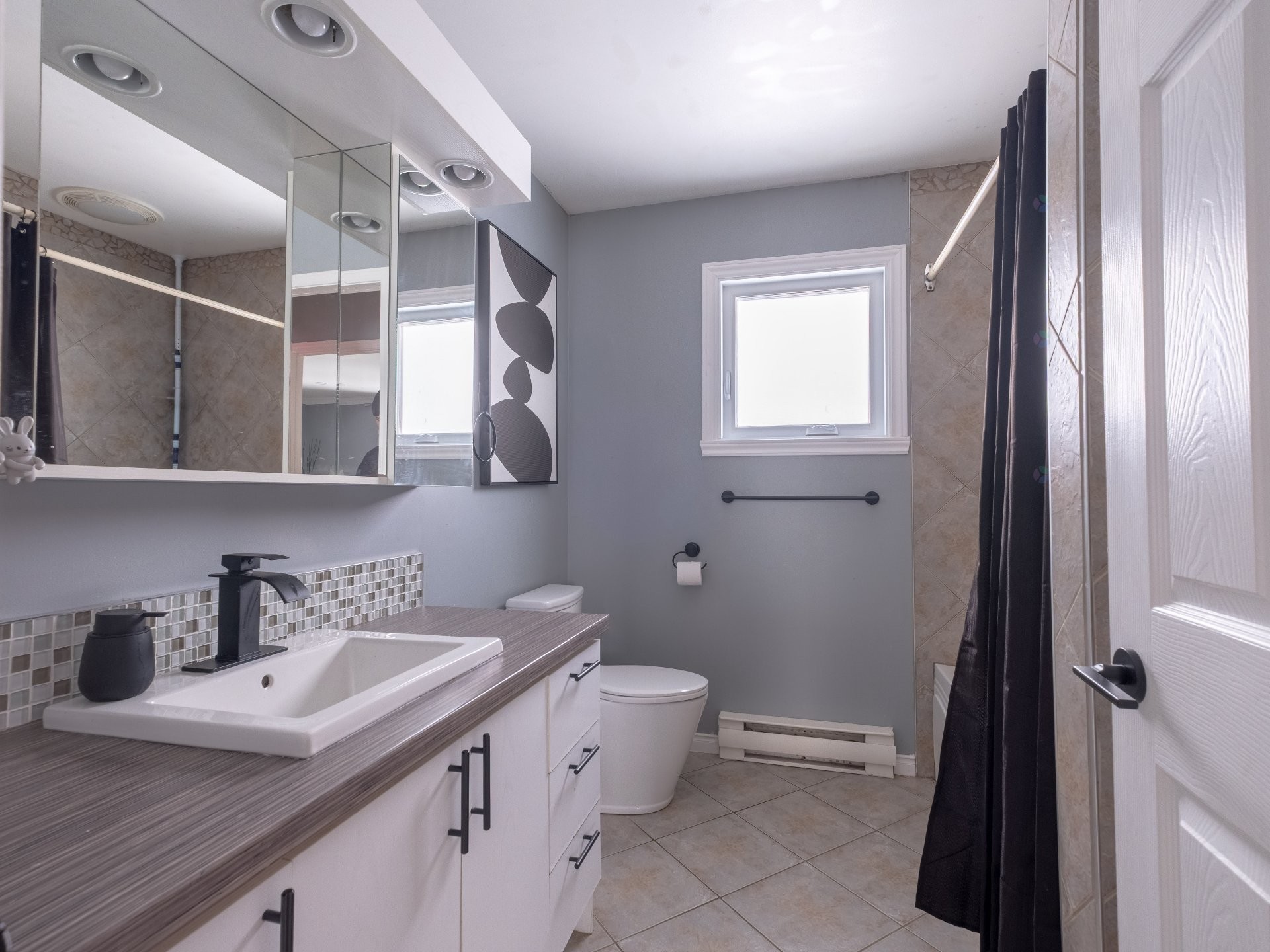 









28


Rue Deblois

,
Drummondville,




QC
J2A2M6

