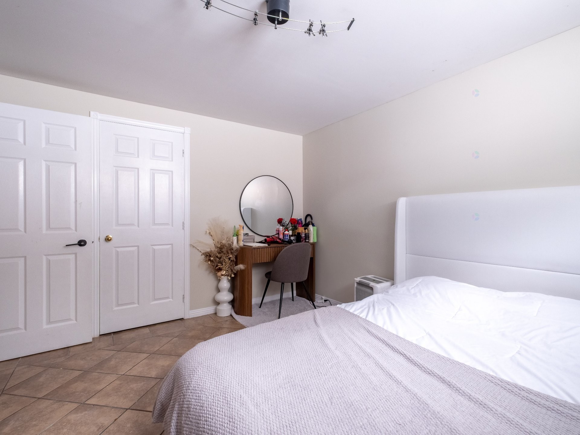 









28


Rue Deblois

,
Drummondville,




QC
J2A2M6

