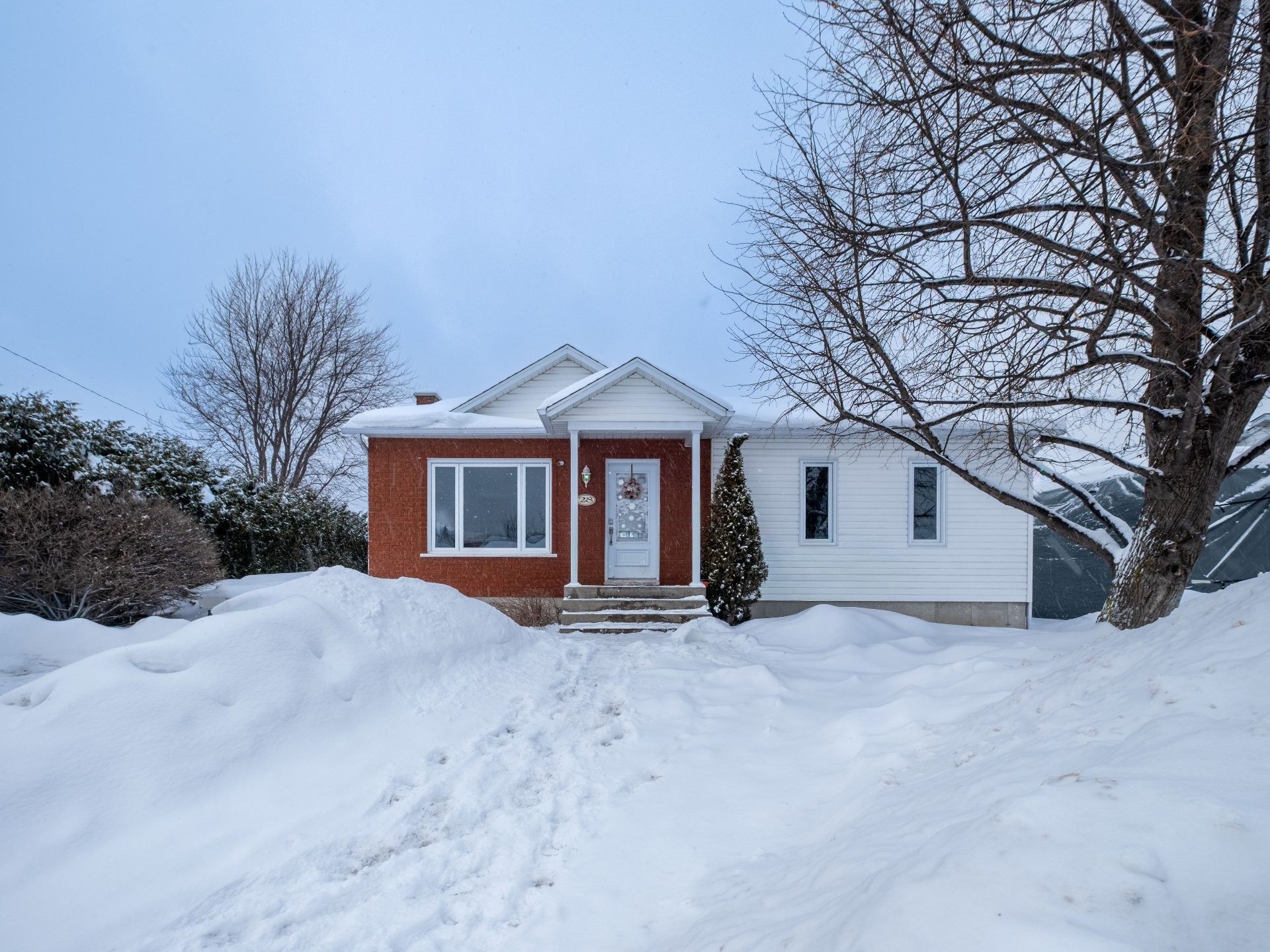 









28


Rue Deblois

,
Drummondville,




QC
J2A2M6

