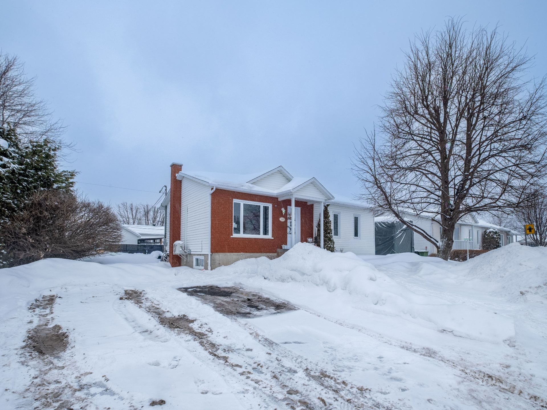 









28


Rue Deblois

,
Drummondville,




QC
J2A2M6

